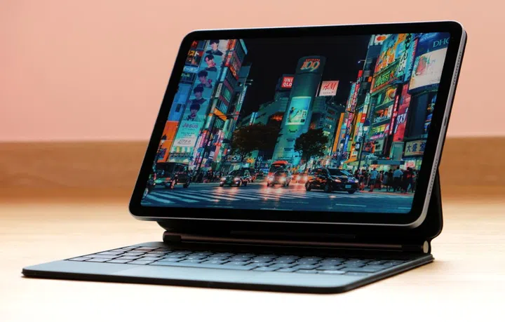 The Apple iPad Air (2020).