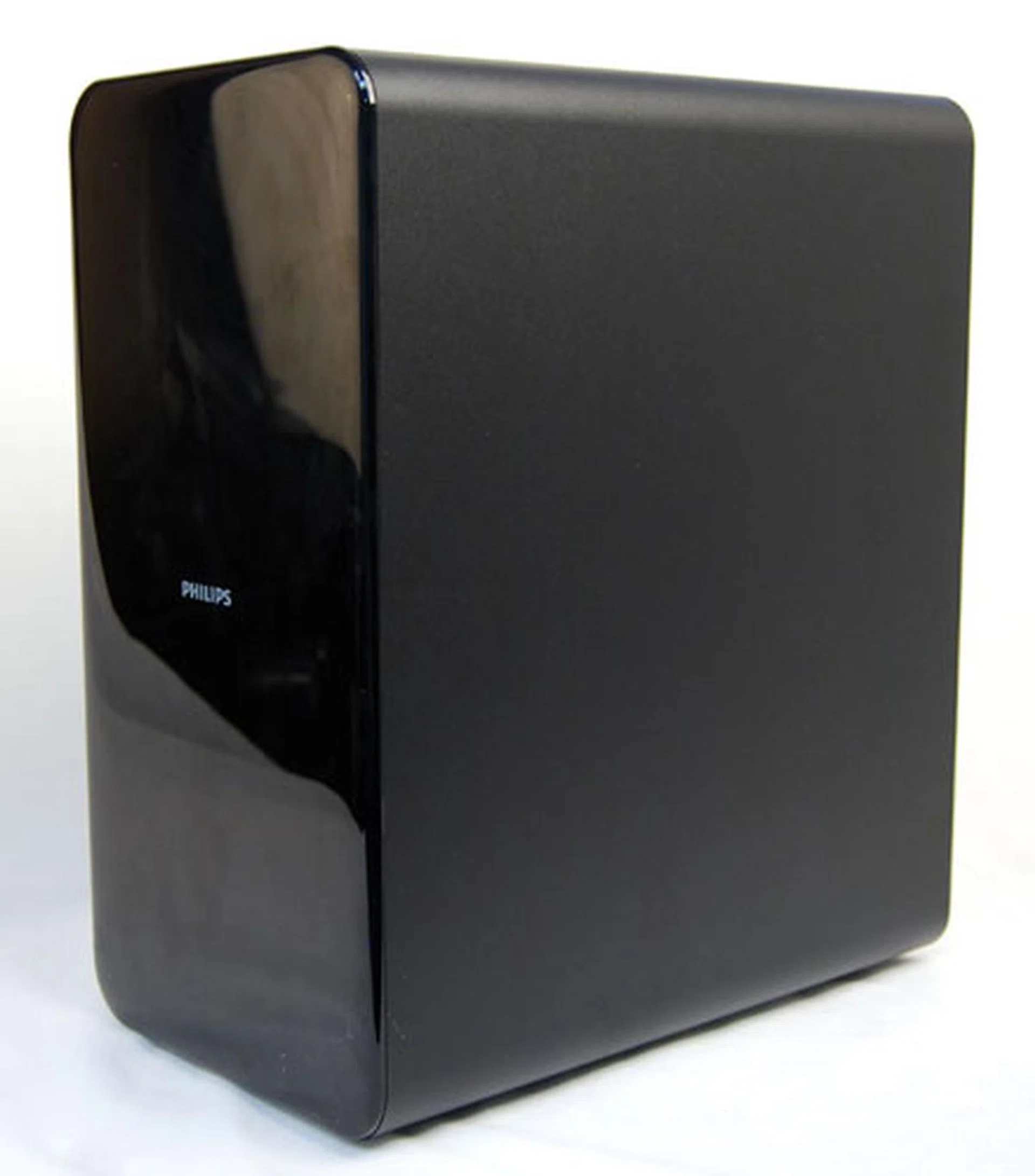 The sub-woofer seems to be the culprit for the low performance scores of the Philips HTS7140 as overpowering bass was the most evident and common complaint. The same bass however helps redeem the sound bar when it came to movie performance. 