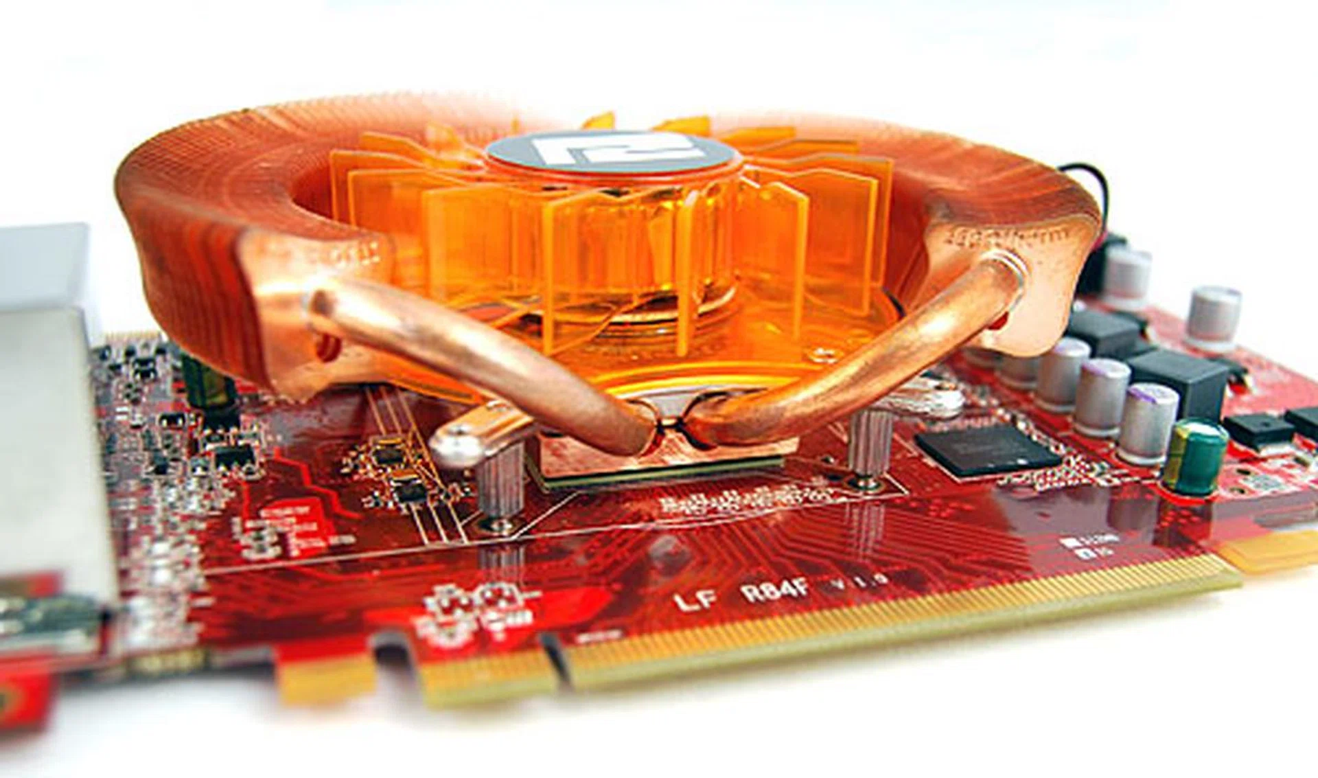 Here's a closer look at the ZEROtherm GX815 VGA cooler. Two heat pipes draw heat from the copper heatsink base, which is then dissipated via the cooler's 120 copper fins.