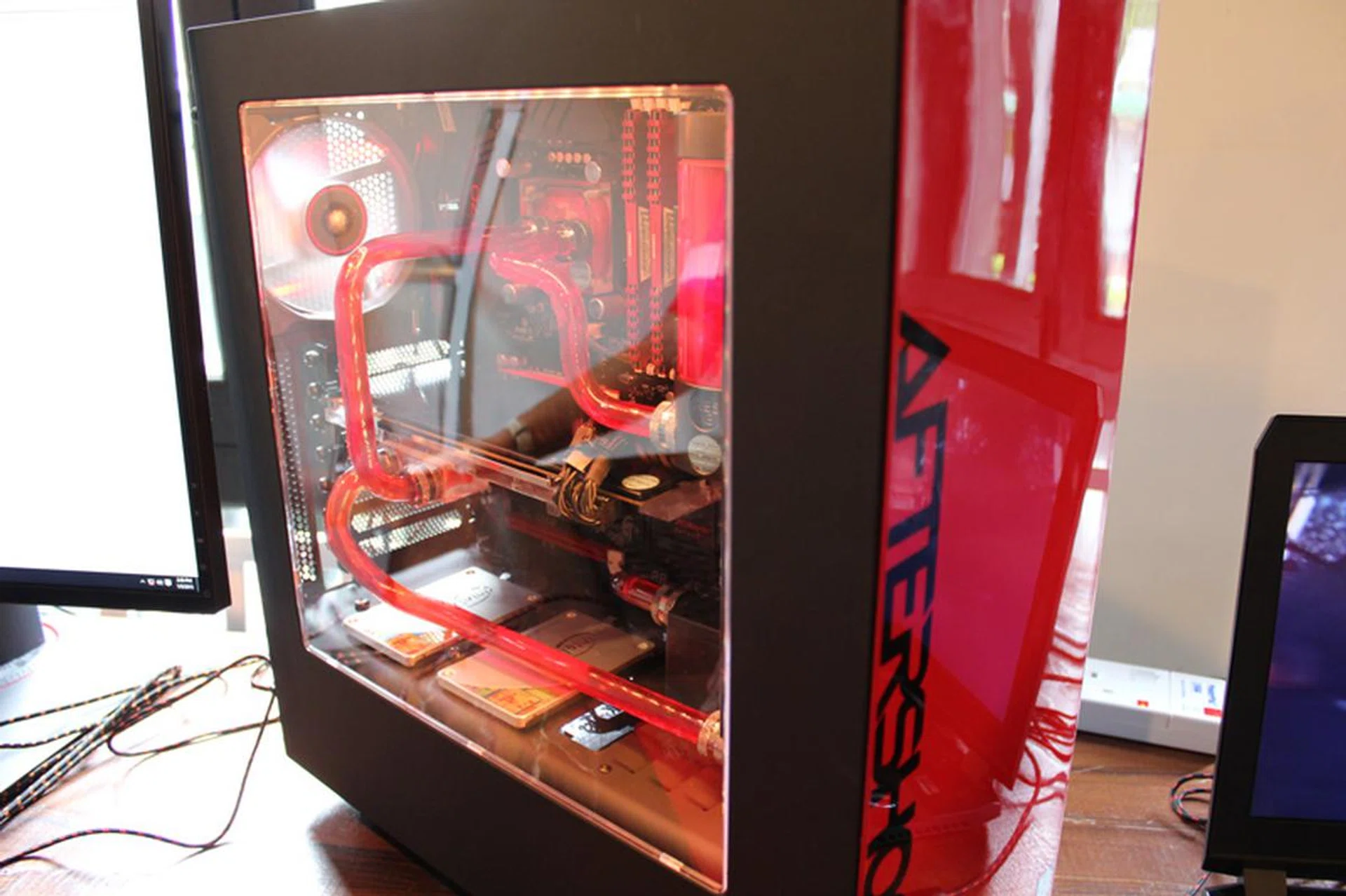 As with other Aftershock machines, the Hypergate can easily be customized for the user. This machine has a custom paint job, coupled with the Aftershock branding.