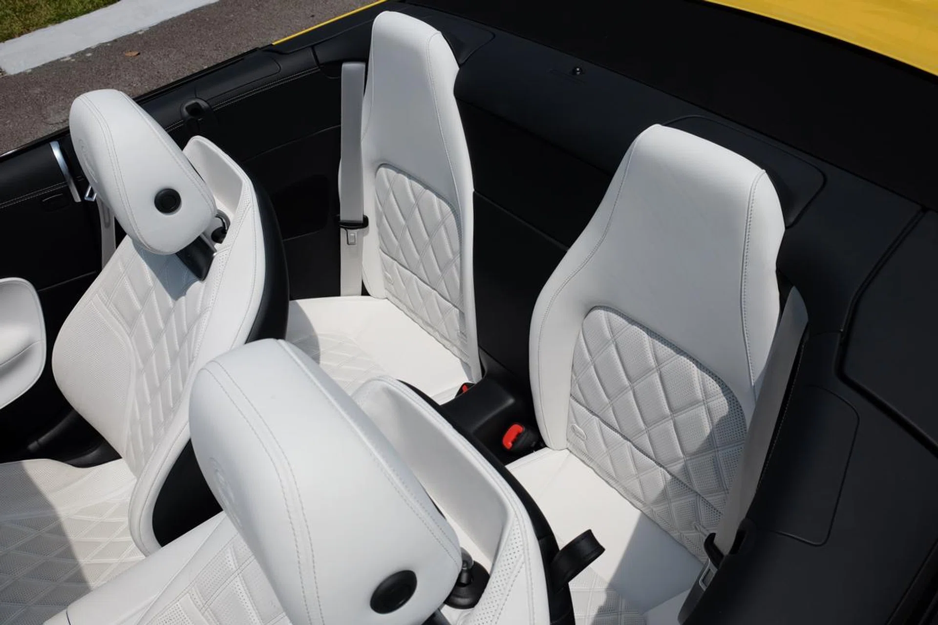 Only small people, bags, and shopping items can fit into the rear seats.