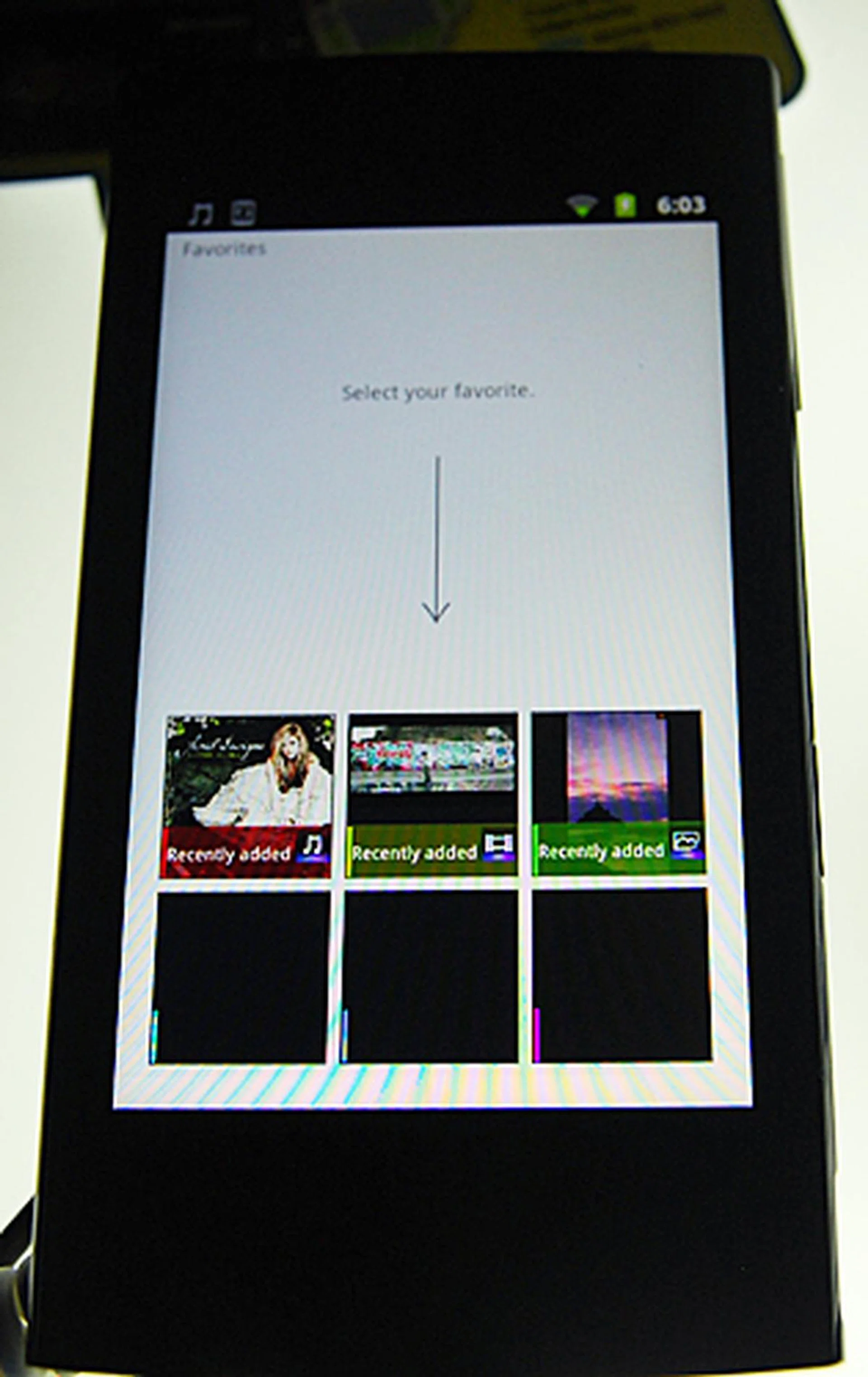 A white background sets the Favorites menu apart while the album art display format makes it easier to choose tracks.