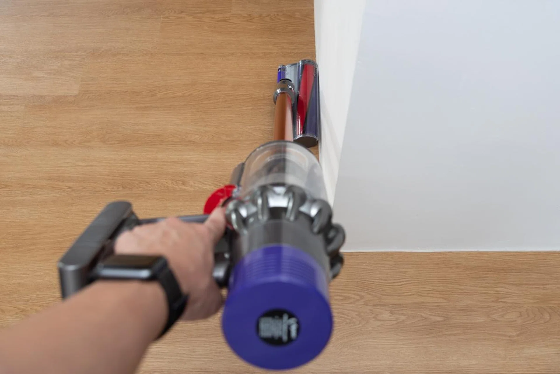 The soft roller cleaner head rotates and contorts smoothly to get into the corners.