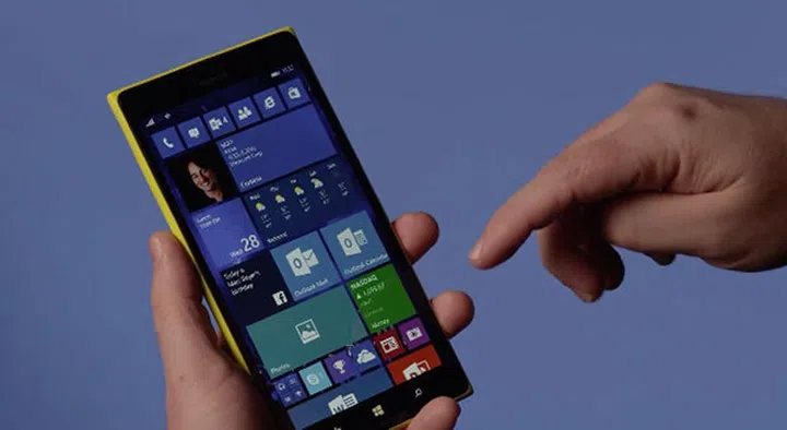 First build of Windows 10 preview for phones is now available ...