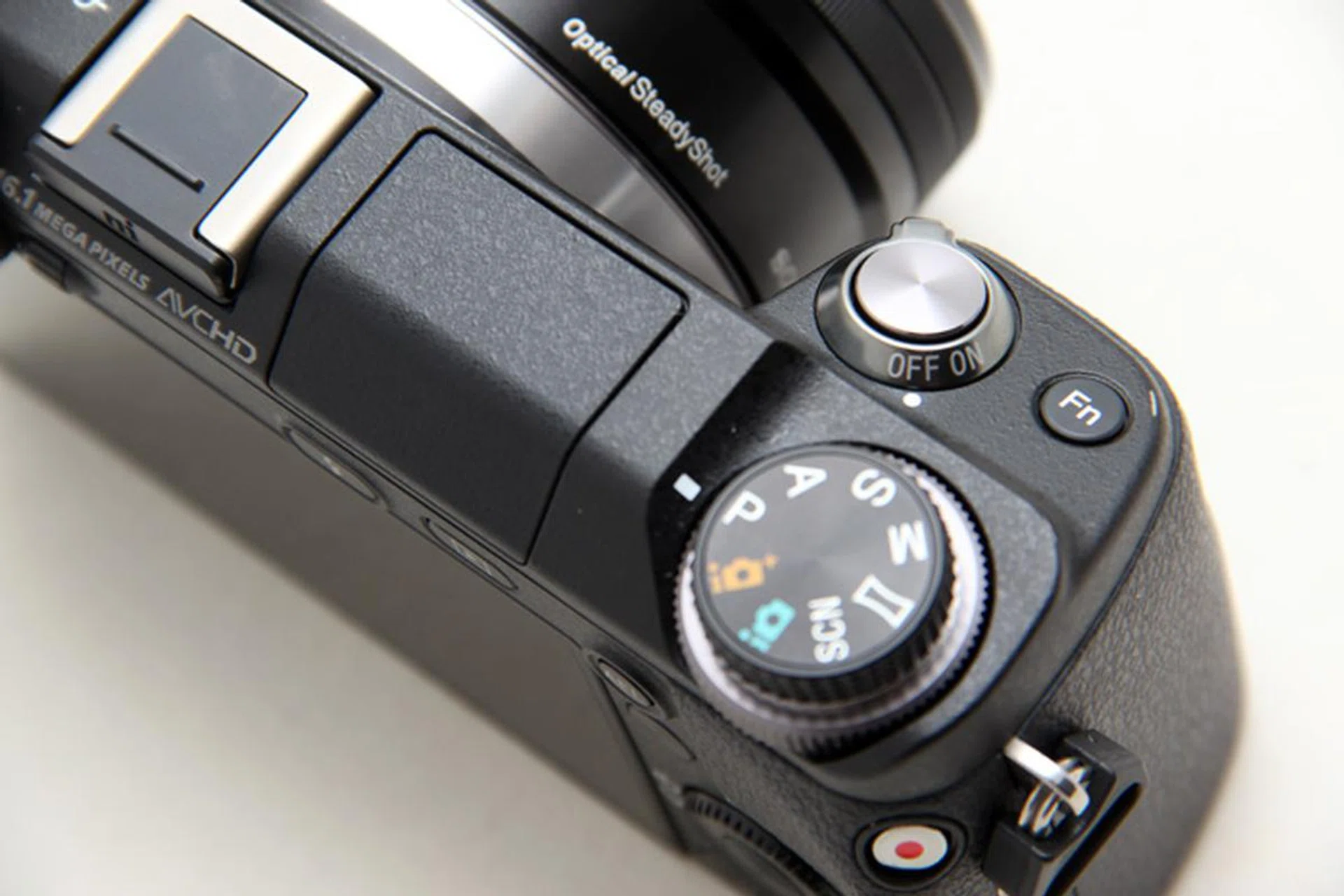 The NEX-6 is comfortable to hold and use; you can power up the camera and be prepared to shoot in one single motion.