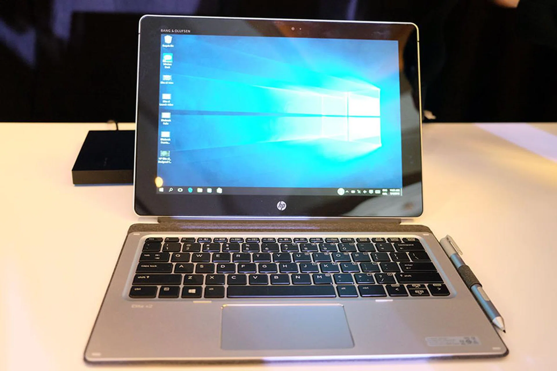 HP Elite x2 display