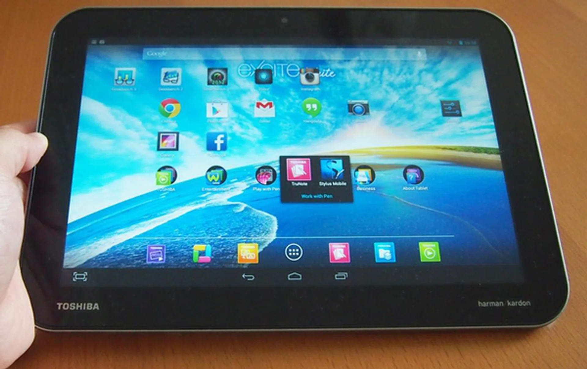 Toshiba adopts an uninspiring design for the Excite Write, which pales in comparison with its rivals such as the Sony Xperia Tablet Z.