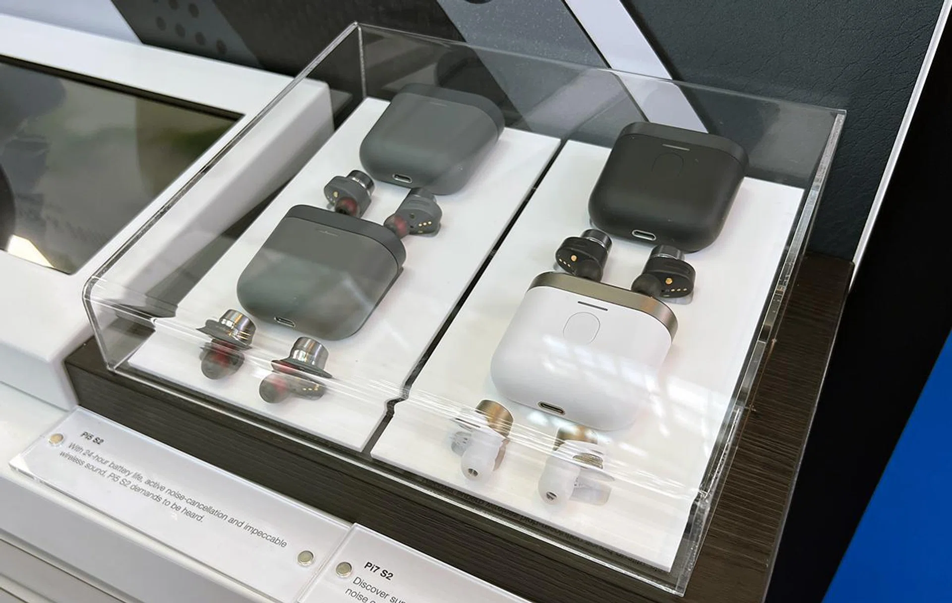 Bowers & Wilkins Pi7 S2 (right) and Pi5 S2 (left).