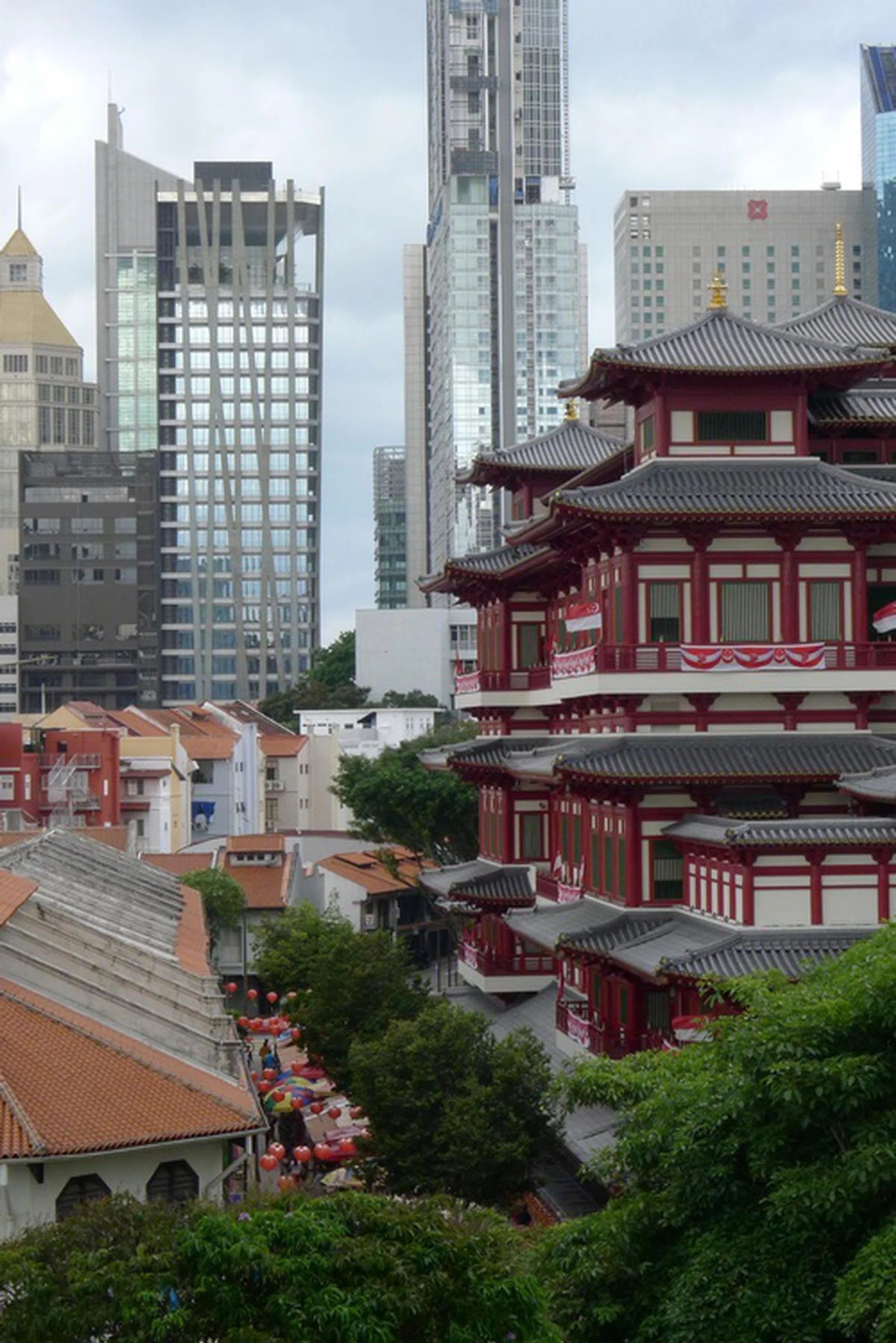 Shot at f/8, 90mm, 1/125 sec, ISO400.