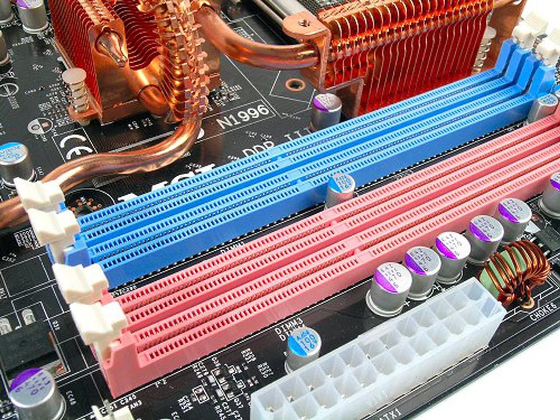 The P35 Platinum D3 (the 'D3' suffix is important) will include a full set of DDR3 memory slots. There is a regular P35 Platinum board as well that will only feature DDR2 slots. MSI will not produce hybrids for their high-end boards.