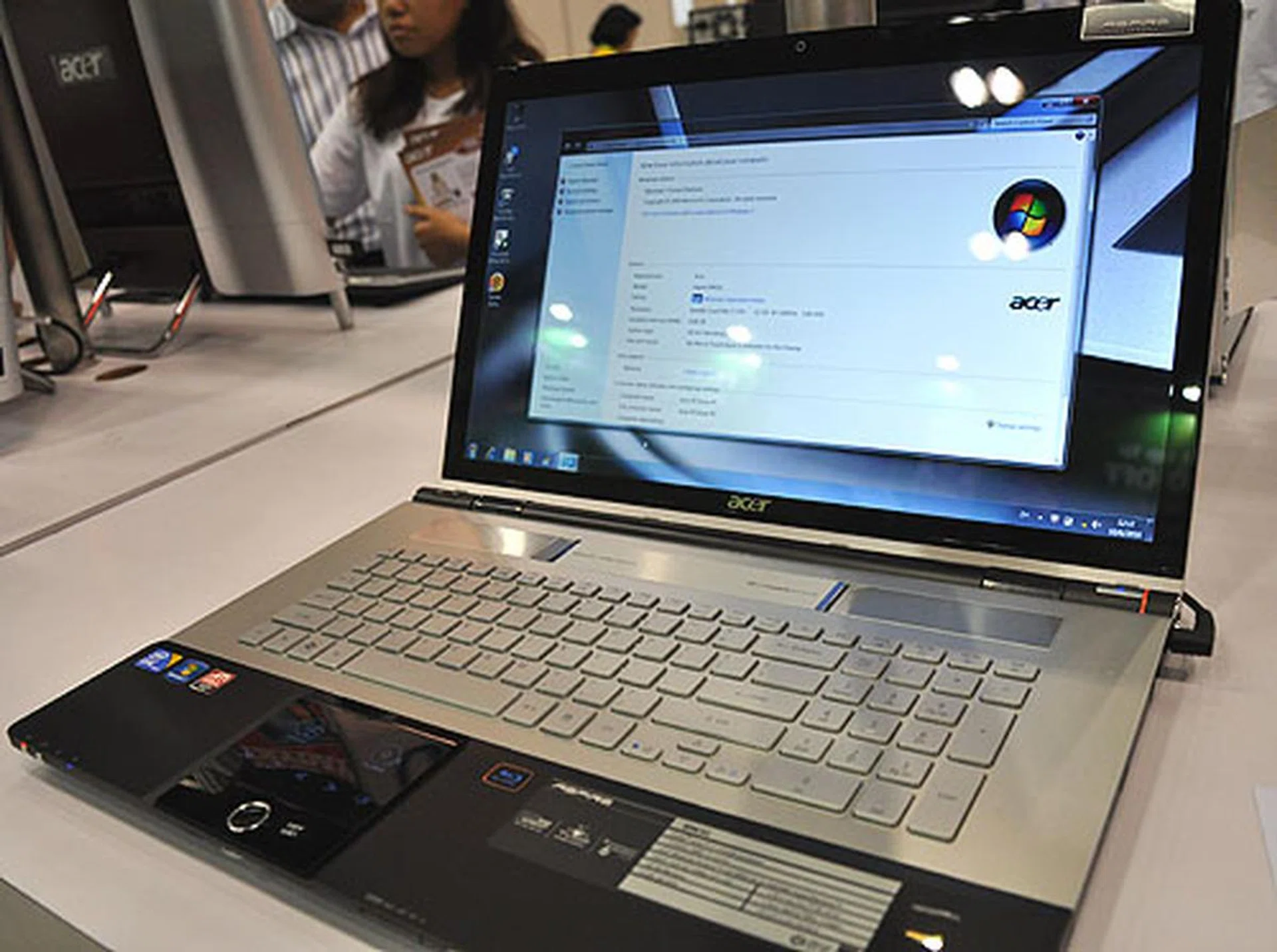 The top dog in Acer's offerings at the PC Show is this 18.4-inch Aspire 8943G, which has an Intel Core i7-720QM inside with a maximum of 8GB memory and dual 640GB HDD. It has a powerful ATI Mobility Radeon HD 5850 graphics card with a Blu-ray drive too, with a full HD capable LCD display. All this will set you back by $3498, and includes the free gifts like MS Office and an external HDD.  