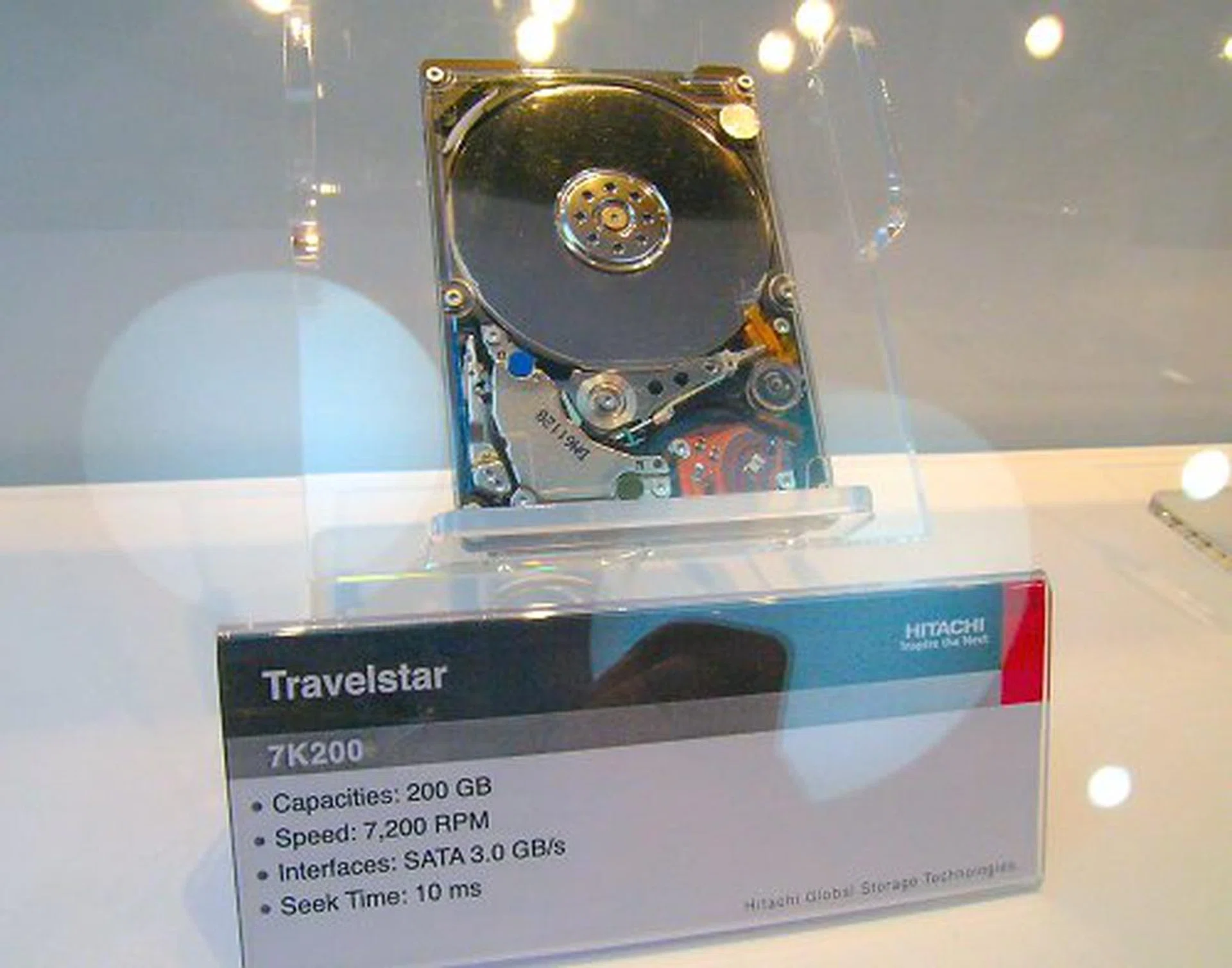  A 200GB HDD isn't anything to shout about. A 7200RPM HDD isn't new either. A 3.0Gbps SATA drive is common place too, but put all these together in a 2.5-inch notebook drive and you get the Travelstar 7K200.  