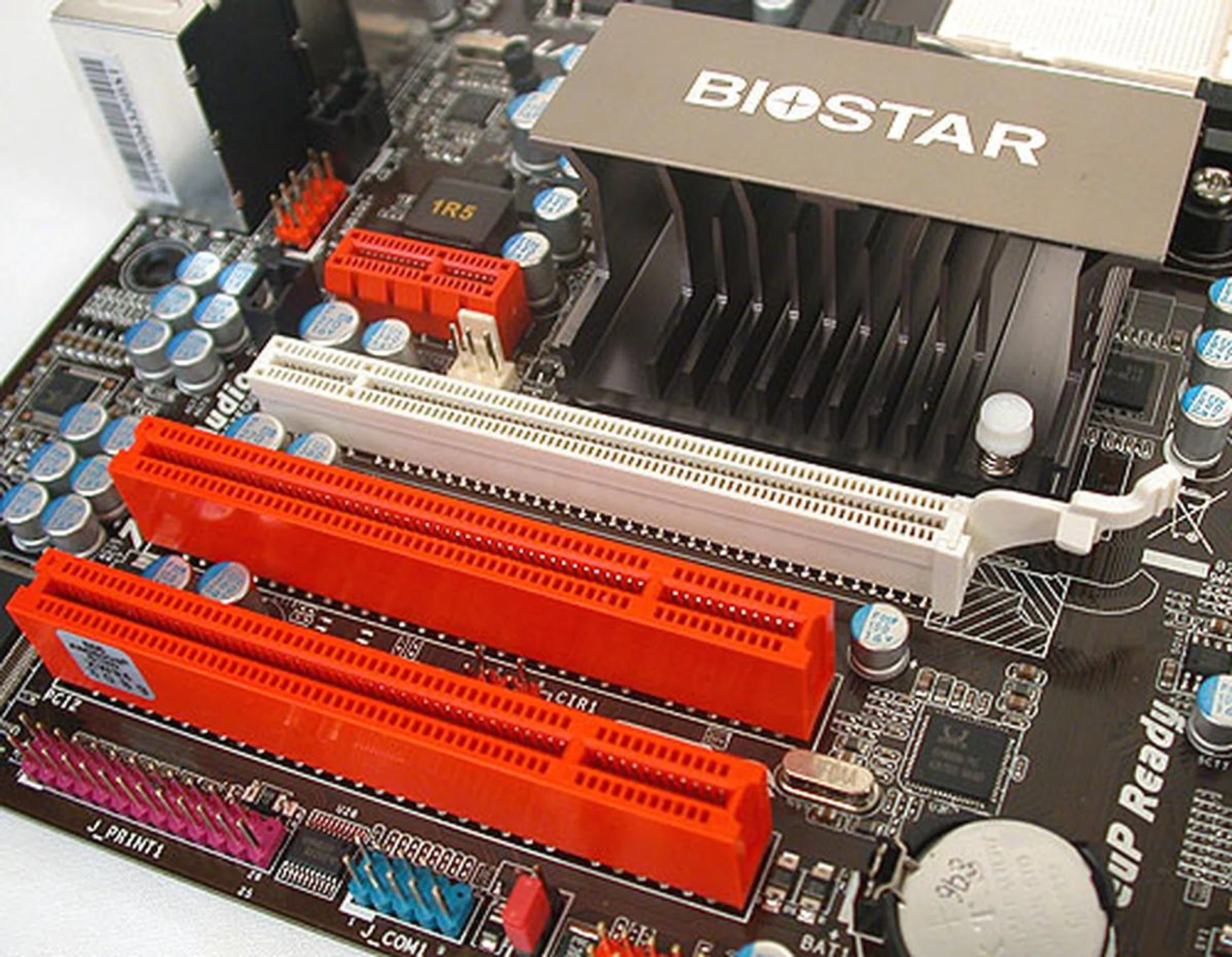 A single PCIe 2.0 x16 slot along with one PCIe x1 and two PCI slots are the expansion options. 