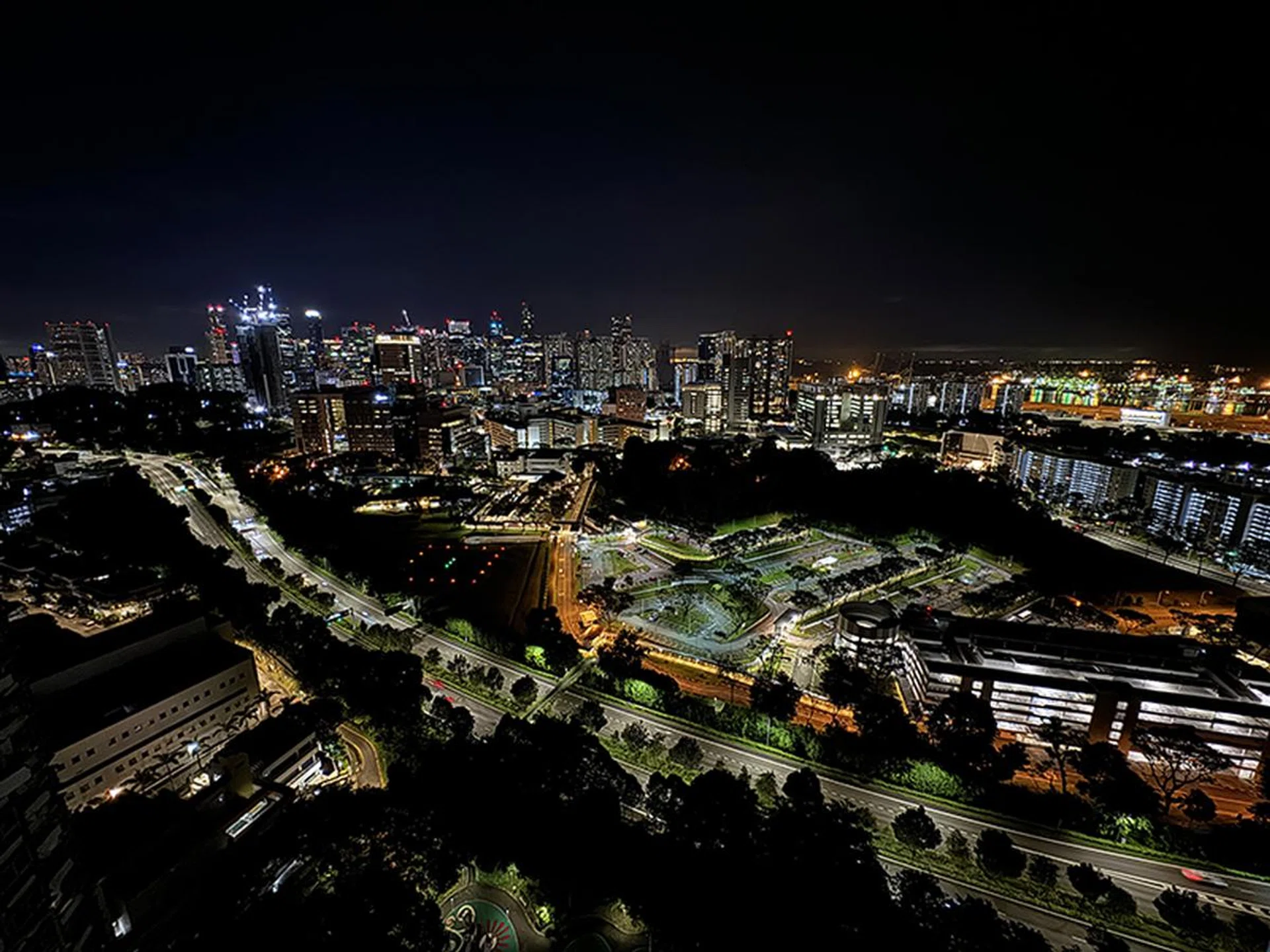 iPhone 15 Pro Max, ultra-wide, Night.