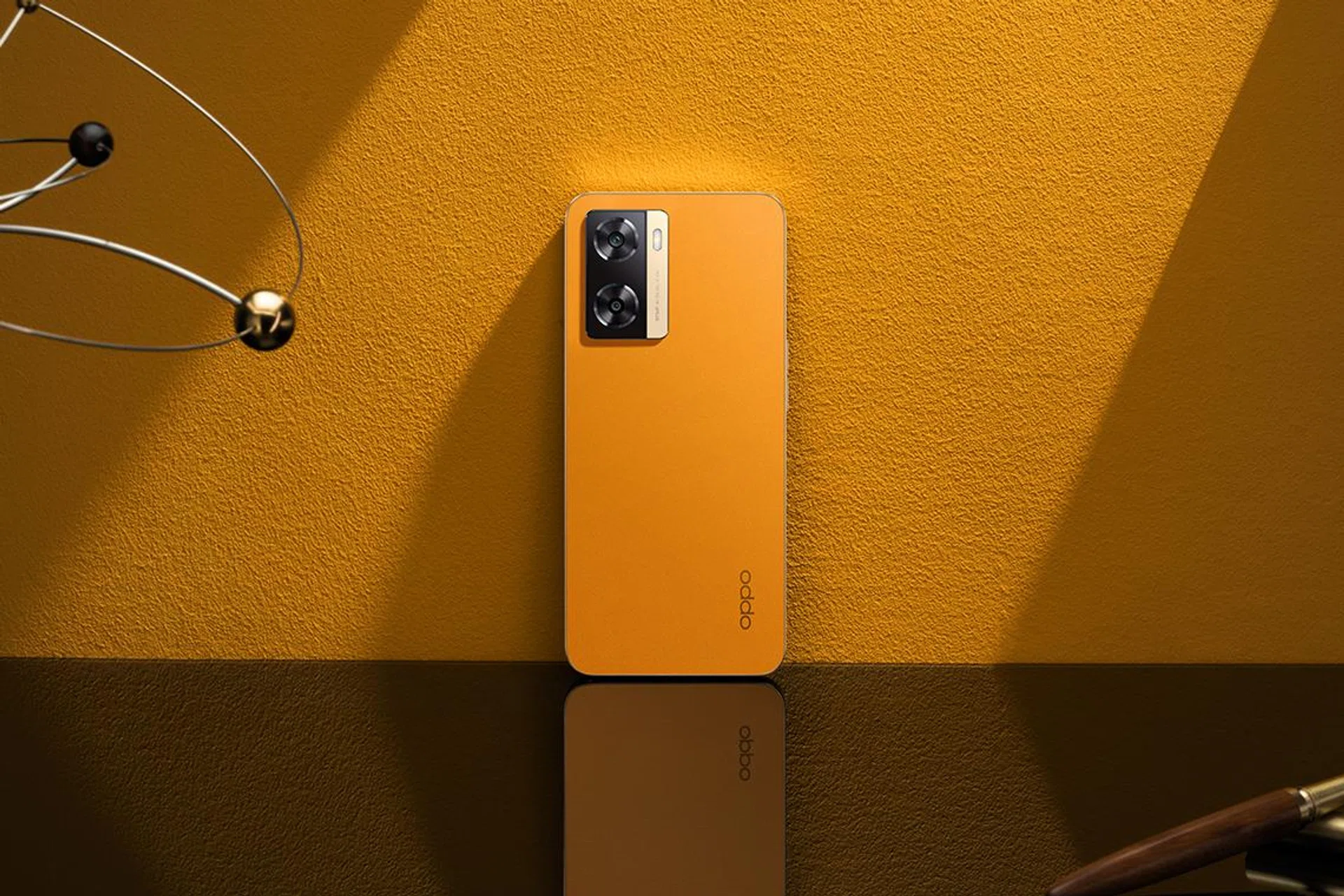 Oppo A77s in Sunset Orange.