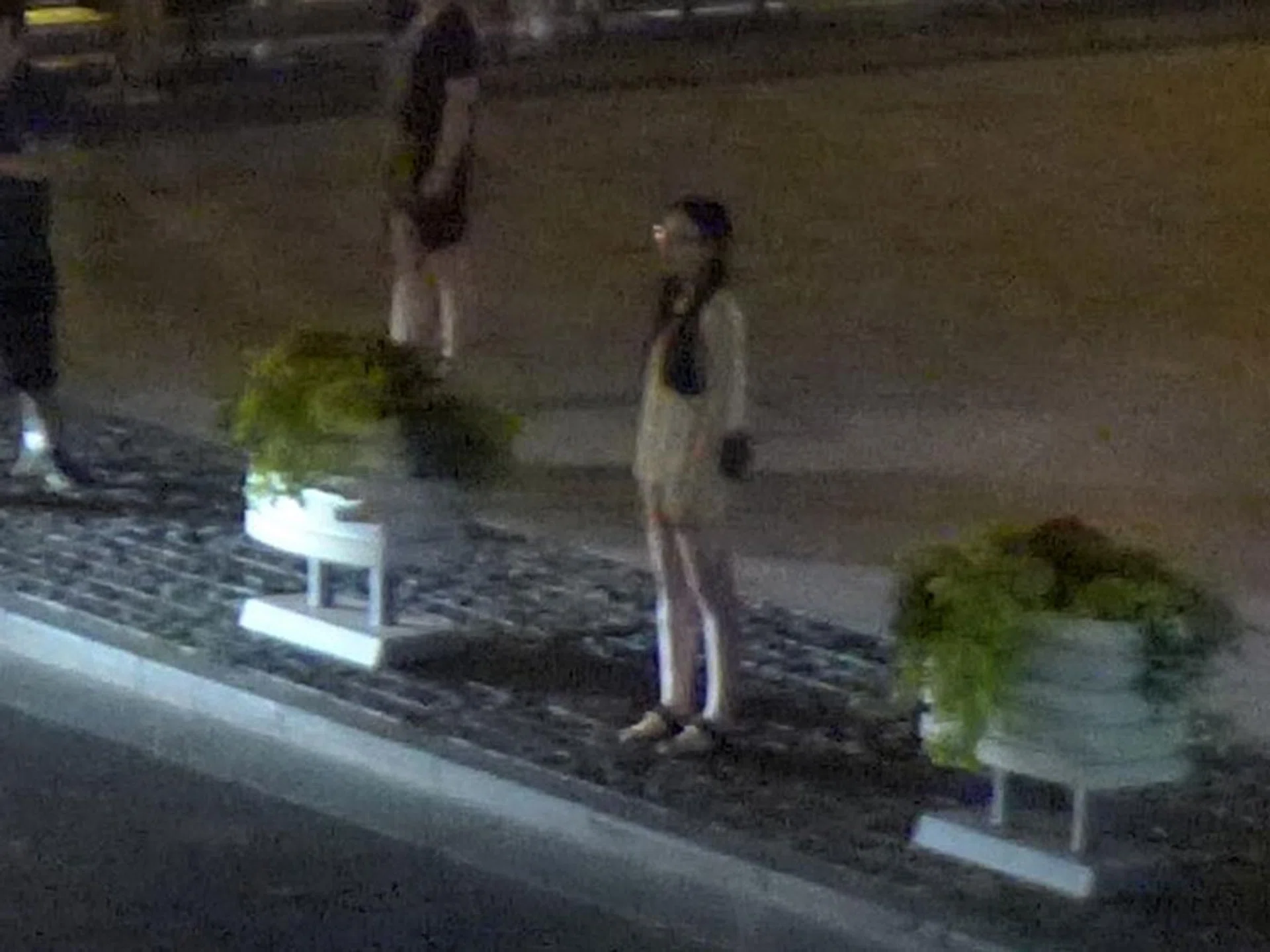 100% crop. f/1.7 at 40mm, 1/15 sec, ISO1600.