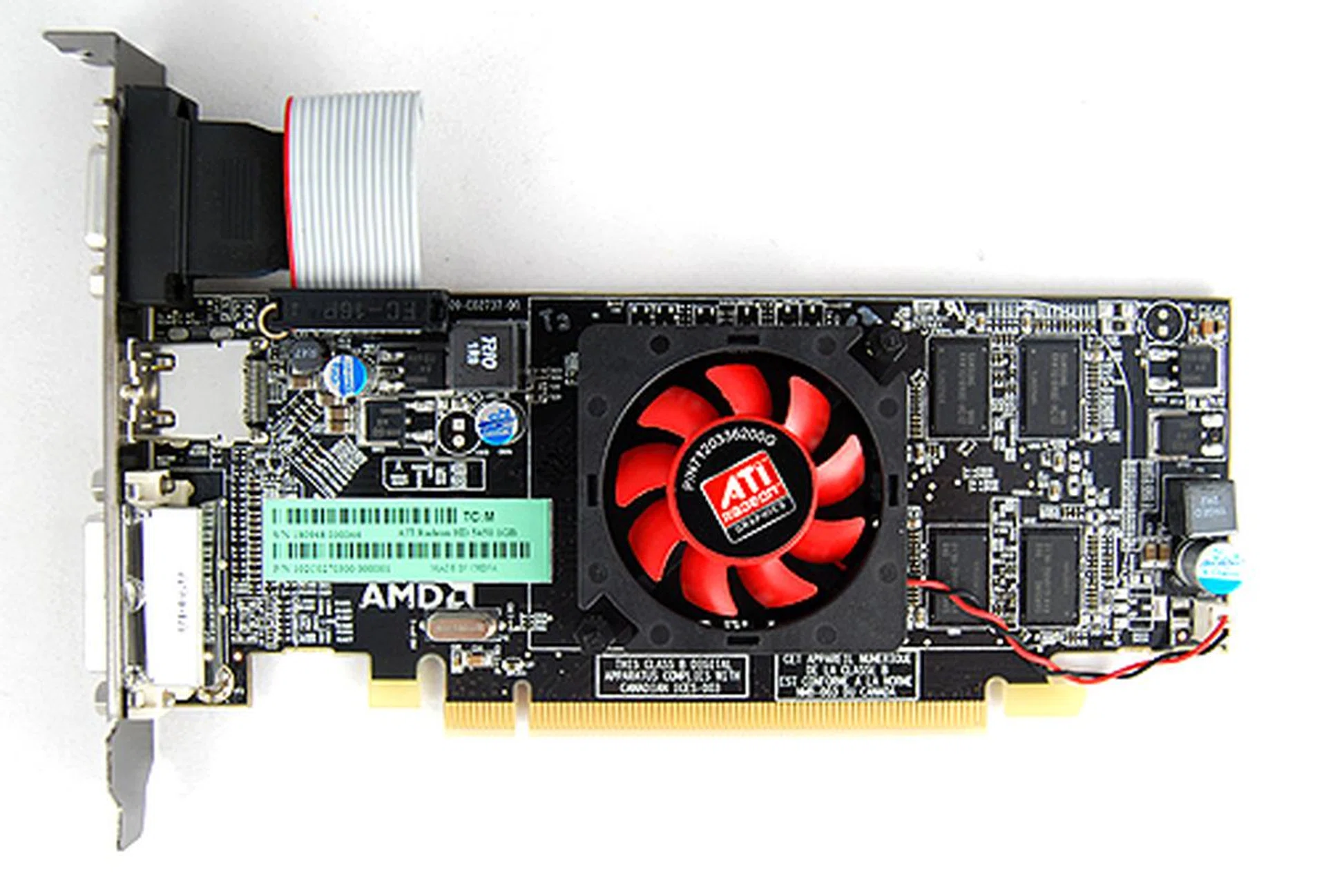 The 1GB variant of the Radeon HD 5450 comes with a traditional fan and heatsink cooler.
