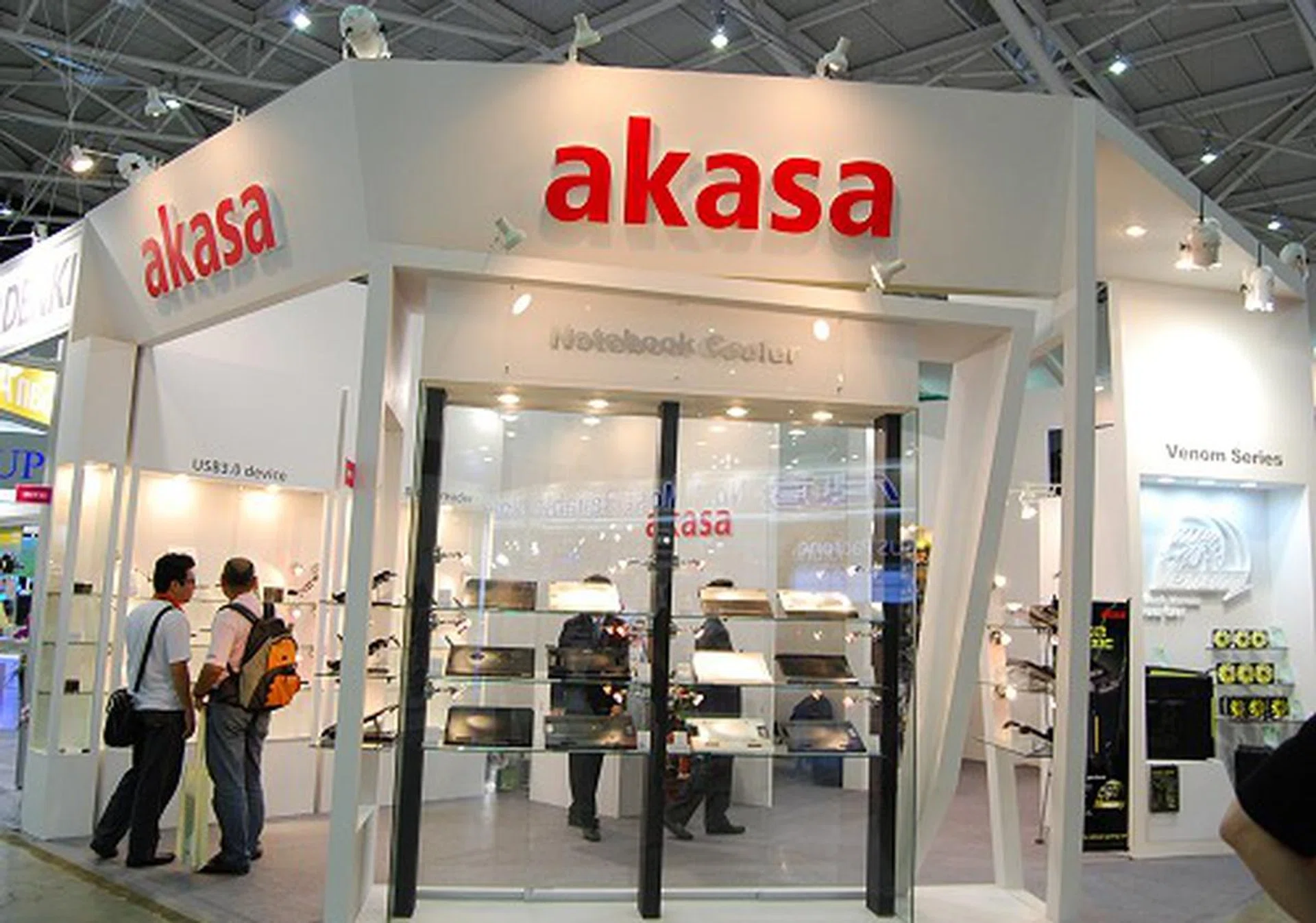 As we cover more and more shows, we've noticed Akasa showcasing an increasing variety of chassis and cooling equipment. We show you some new items that look really interesting.