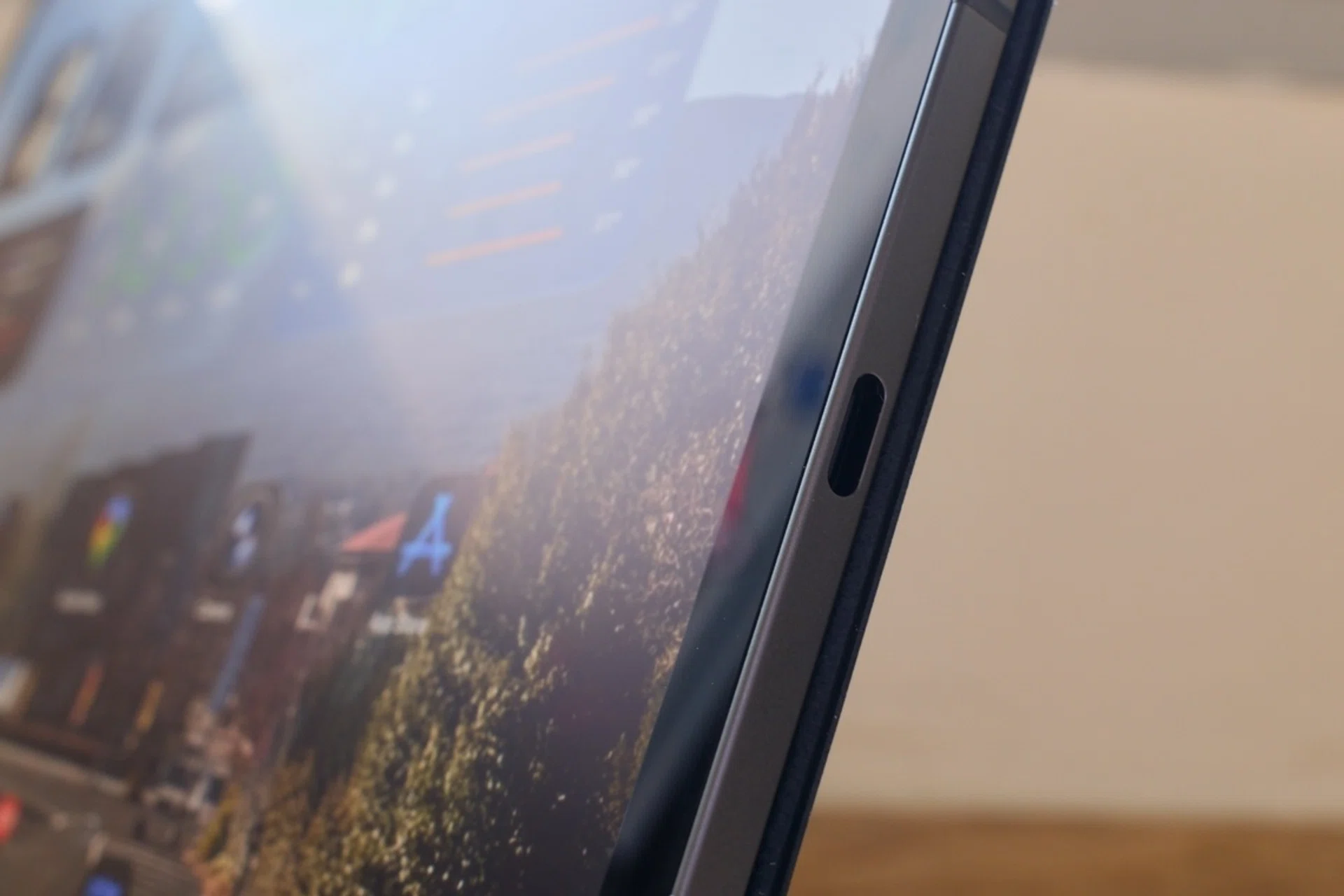 M5 iPad Pro USB-C port