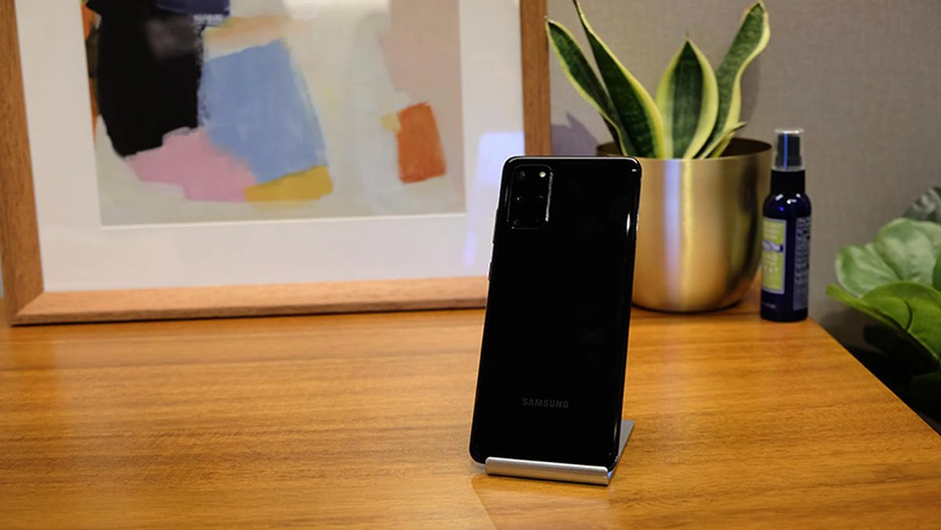The S20 Ultra in Cosmic Black.