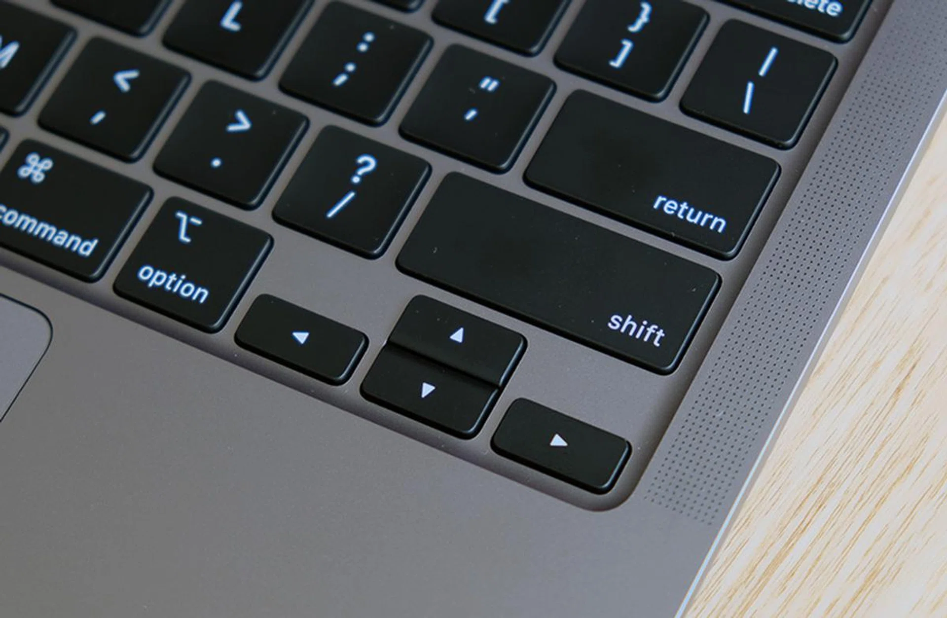 The arrow keys are arranged in an inverted T configuration.