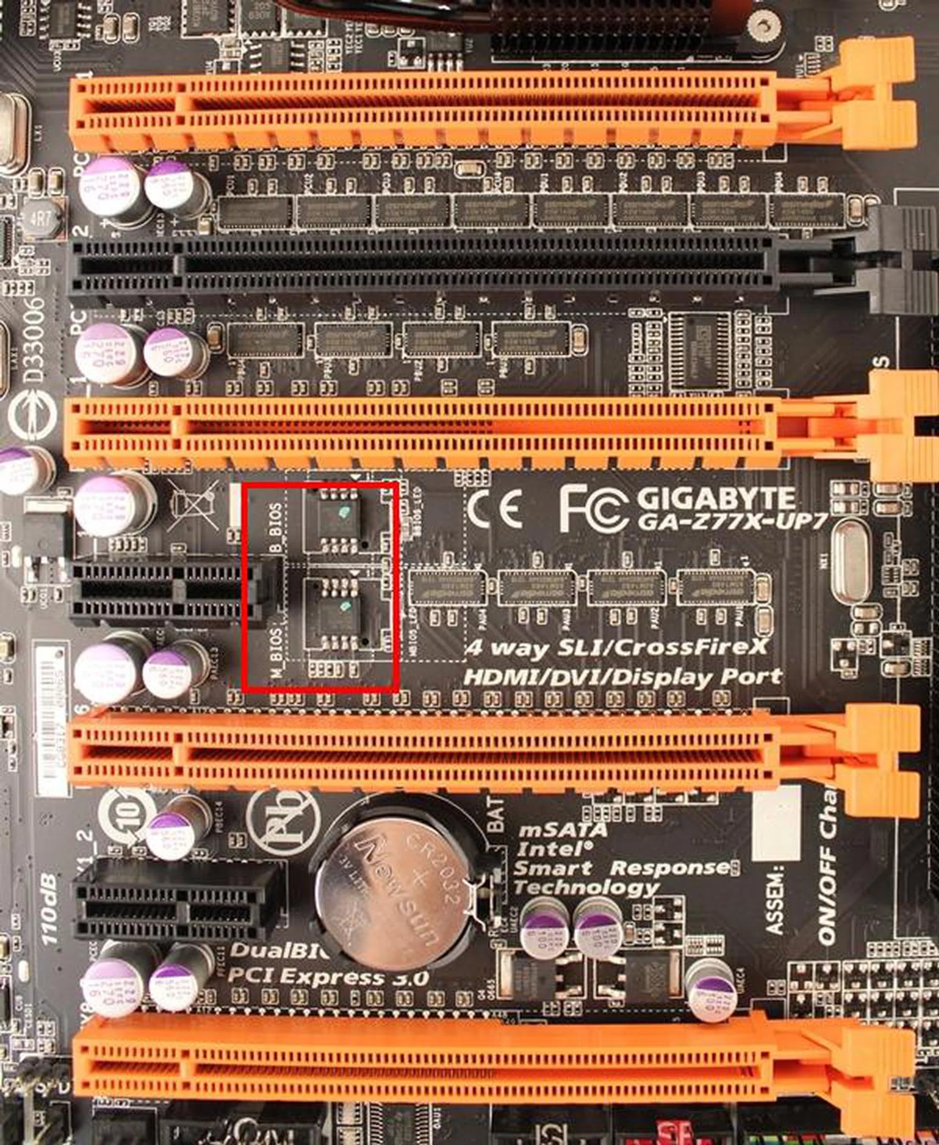 Of the two physical BIOS chips, the main BIOS chip is at the bottom while the backup one is at the top.
