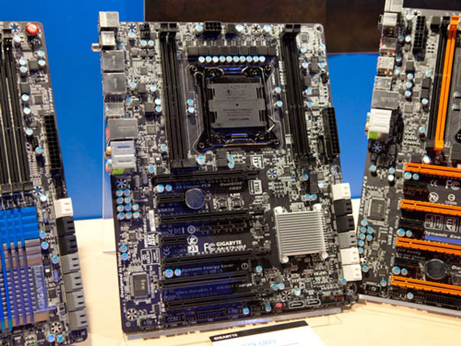 The Gigabyte GA-X79-UD3 motherboard is a pretty standard fare with four DIMM slots and PCIe Gen3 graphics slot.