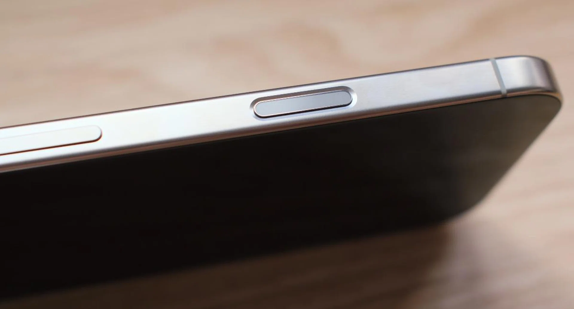Apple wants users to the Camera Control button, to, well, control their cameras. Photo: HWZ