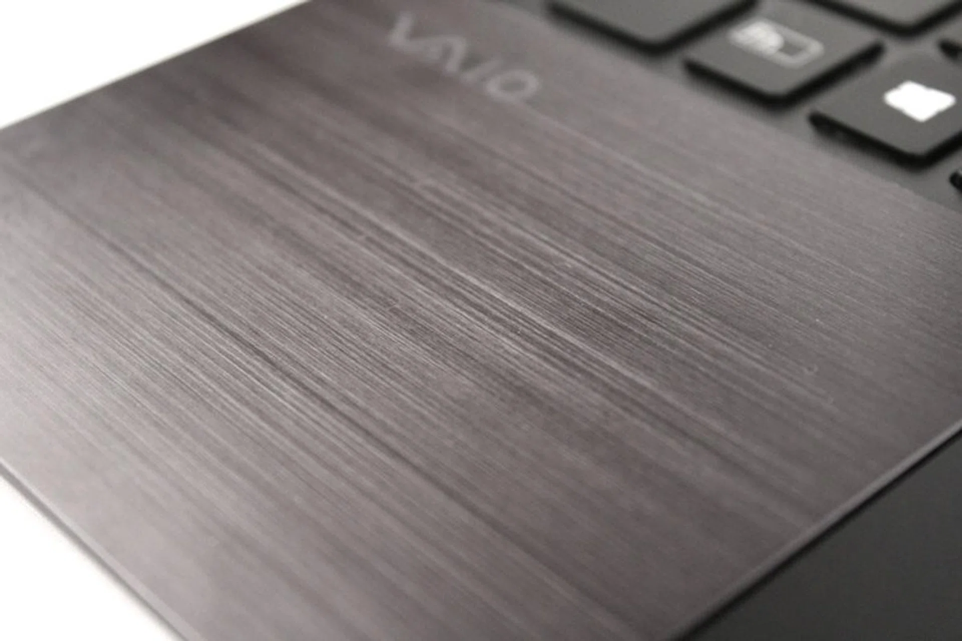 The hairline brushed aluminum on the palmrest and lid gives the Fit 13A a premium look and feel.