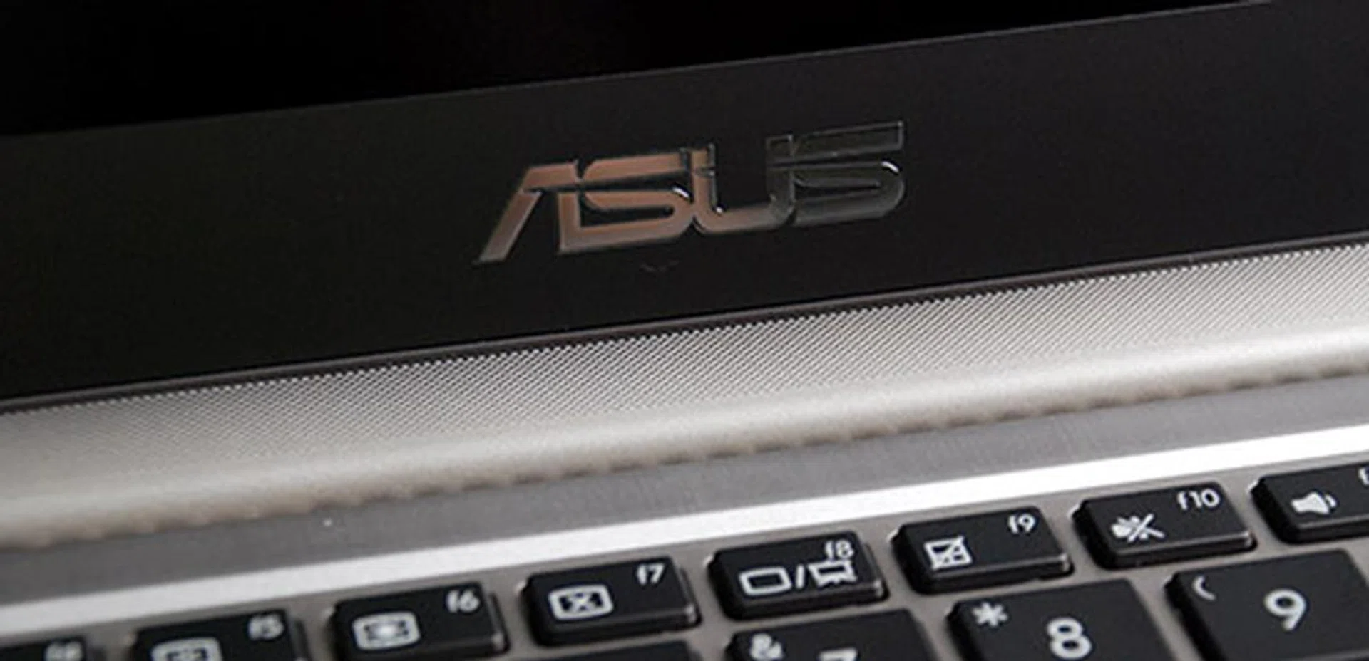 The speaker grill is located at the top of the keyboard and is attached to the hinge. This adds to the design uniqueness of the Prime.