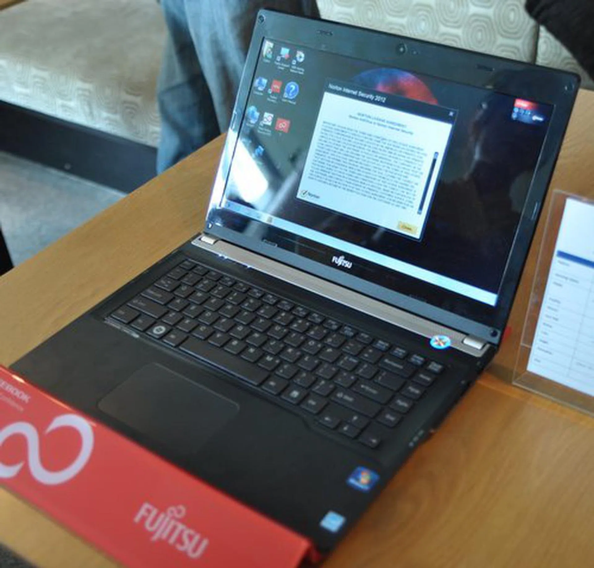 The Fujitsu U572 is an Ultrabook built to be affordable and productive. It has similar specifications as the U772, but uses more plastic material, and has no SSD. 