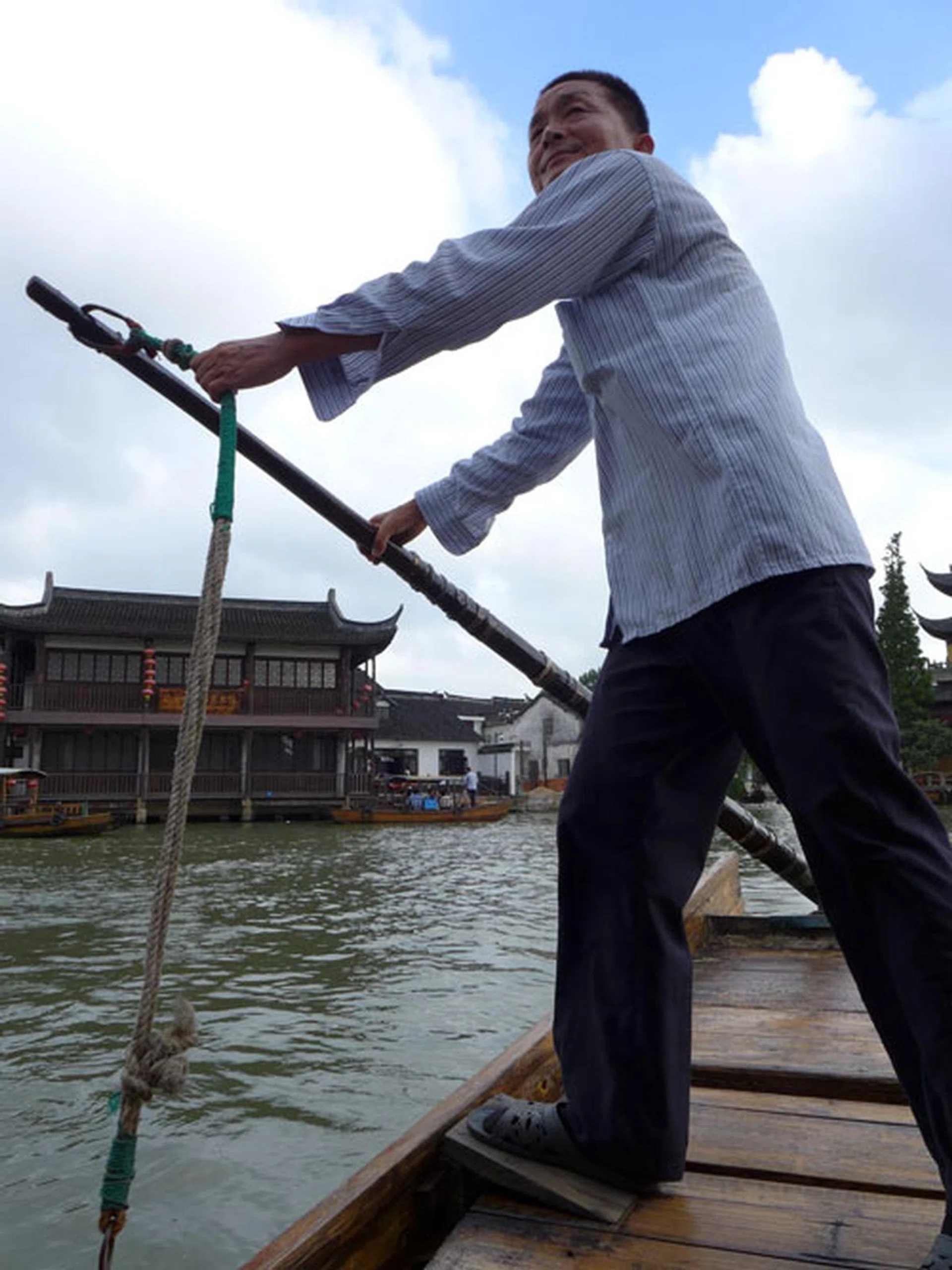 f/4 at 24mm, 1/250 sec, ISO80.