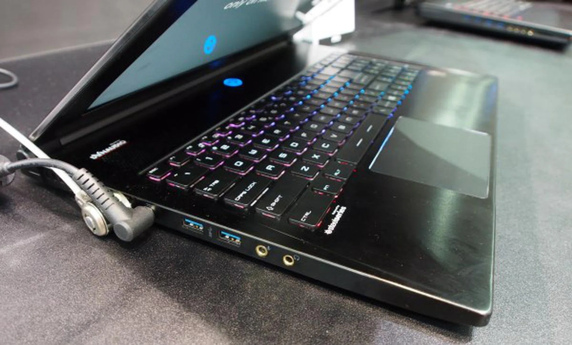 The left side consists of two USB 3.0 ports, and 2 gold plated audio jacks with MSI Audio Boost built-in amplifier.