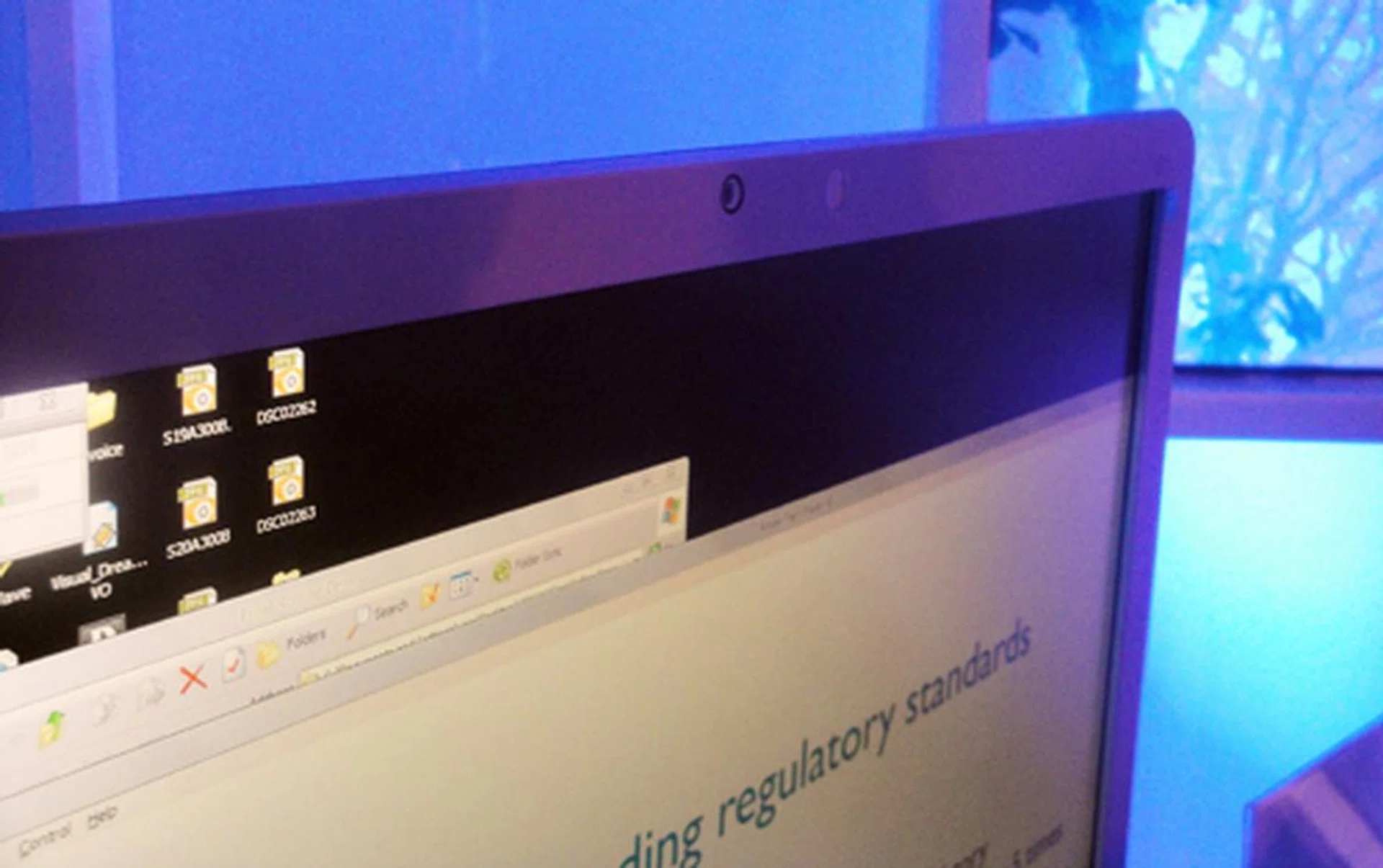 The ErgoSensor collects real time data about the user and their usage patterns with the help of a user-facing camera at the top of the monitor.