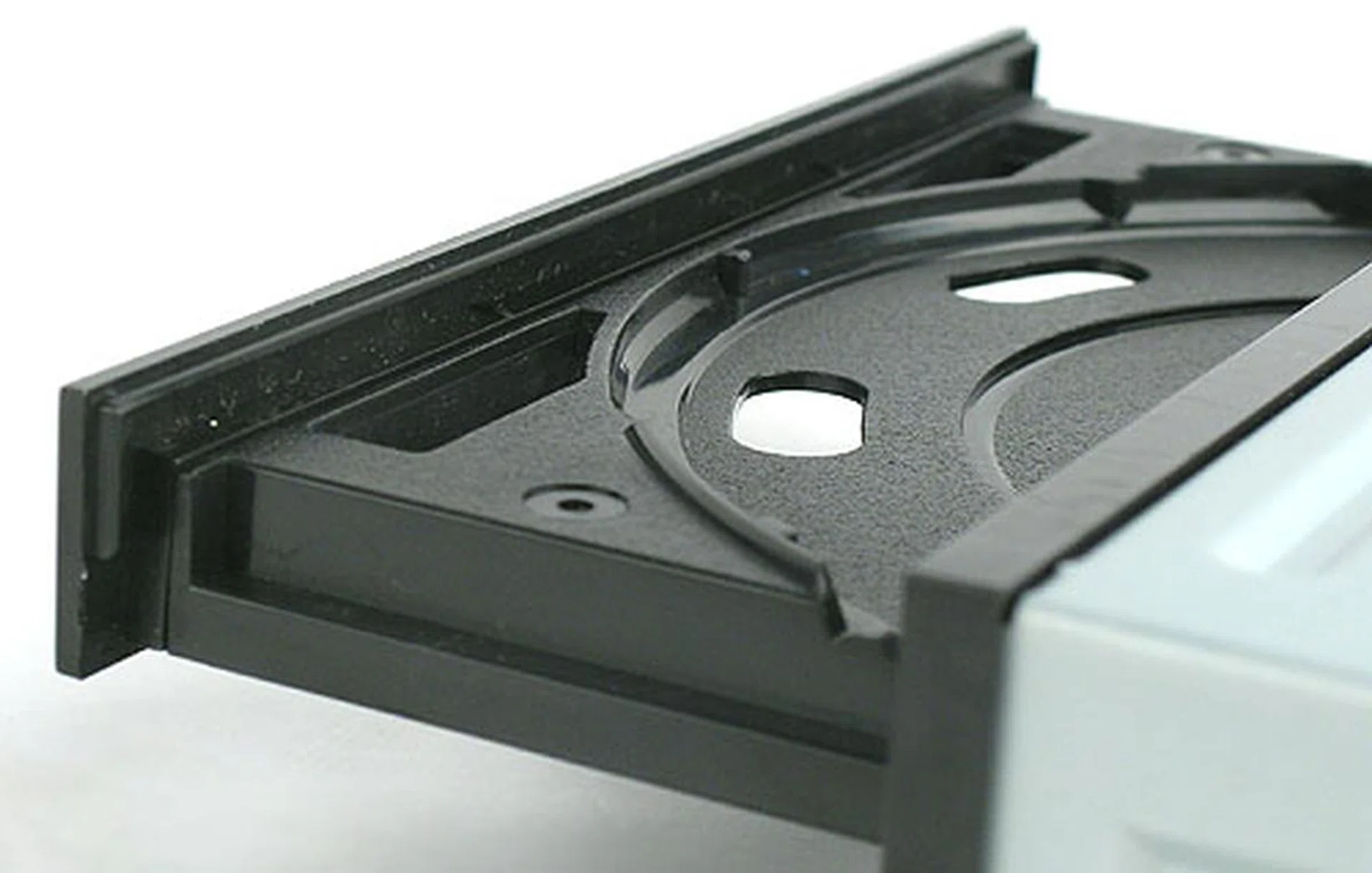 There's no foam padding of any kind to dampen the noise from the drive but overall, it was relatively quiet. 