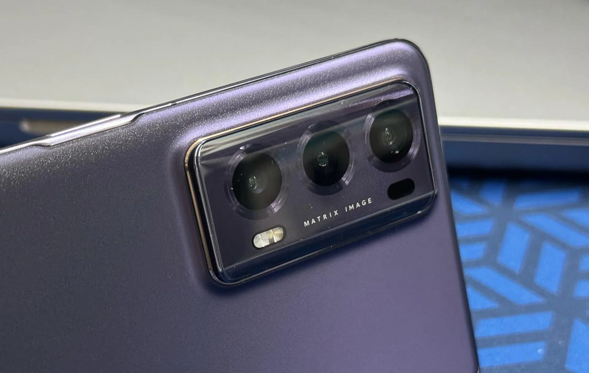 Honor Magic V2 camera bump.