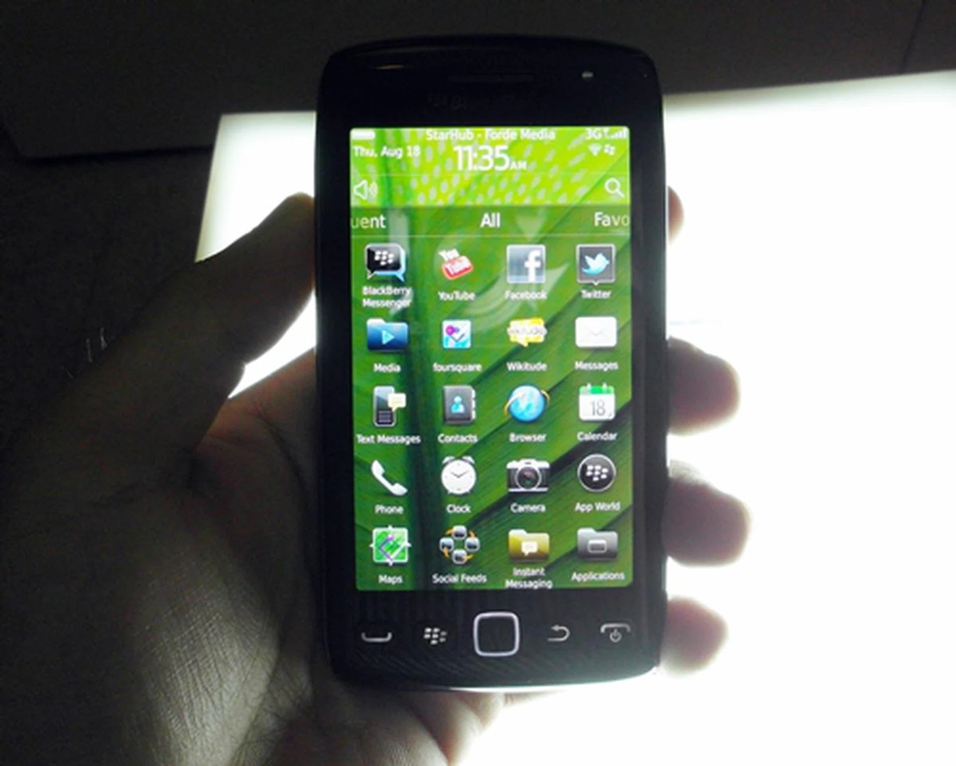 RIM ditches its traditional QWERTY candy bar form factor for an all touch design for the BlackBerry Torch 9860. Thanks to the Liquid Graphics technology, the display looked gorgeous.