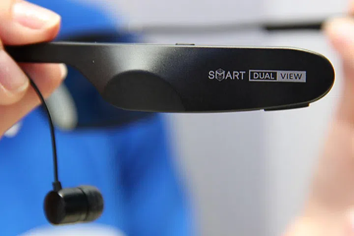 The active shutter glasses has integrated earbuds and will switch to the sound for the correct video automatically.