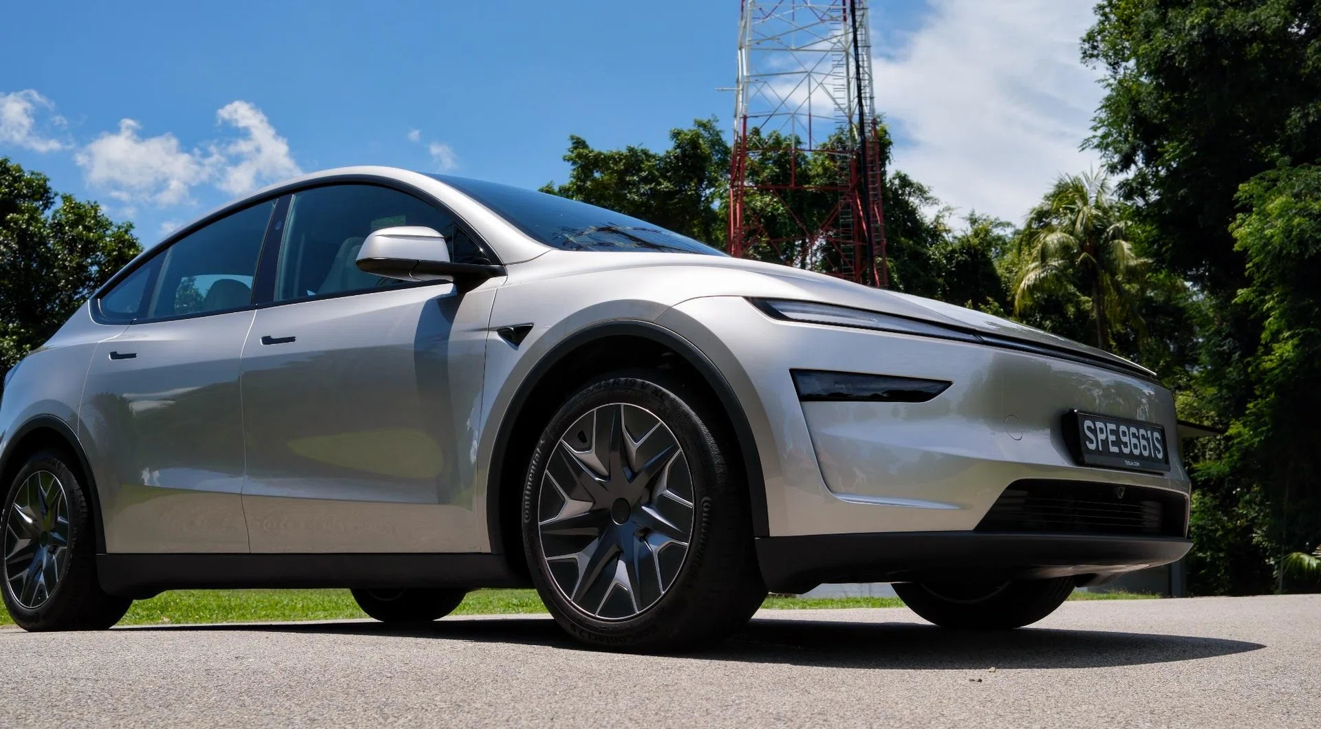 Tesla Model Y L front