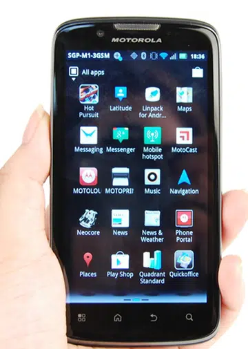The Motorola Atrix 2 follows in the footsteps of its curved predecessor, adopting its rounded edges as well as a nondescript design.
