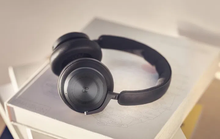 Beoplay HX in black anthracite. (Image source: B&O)