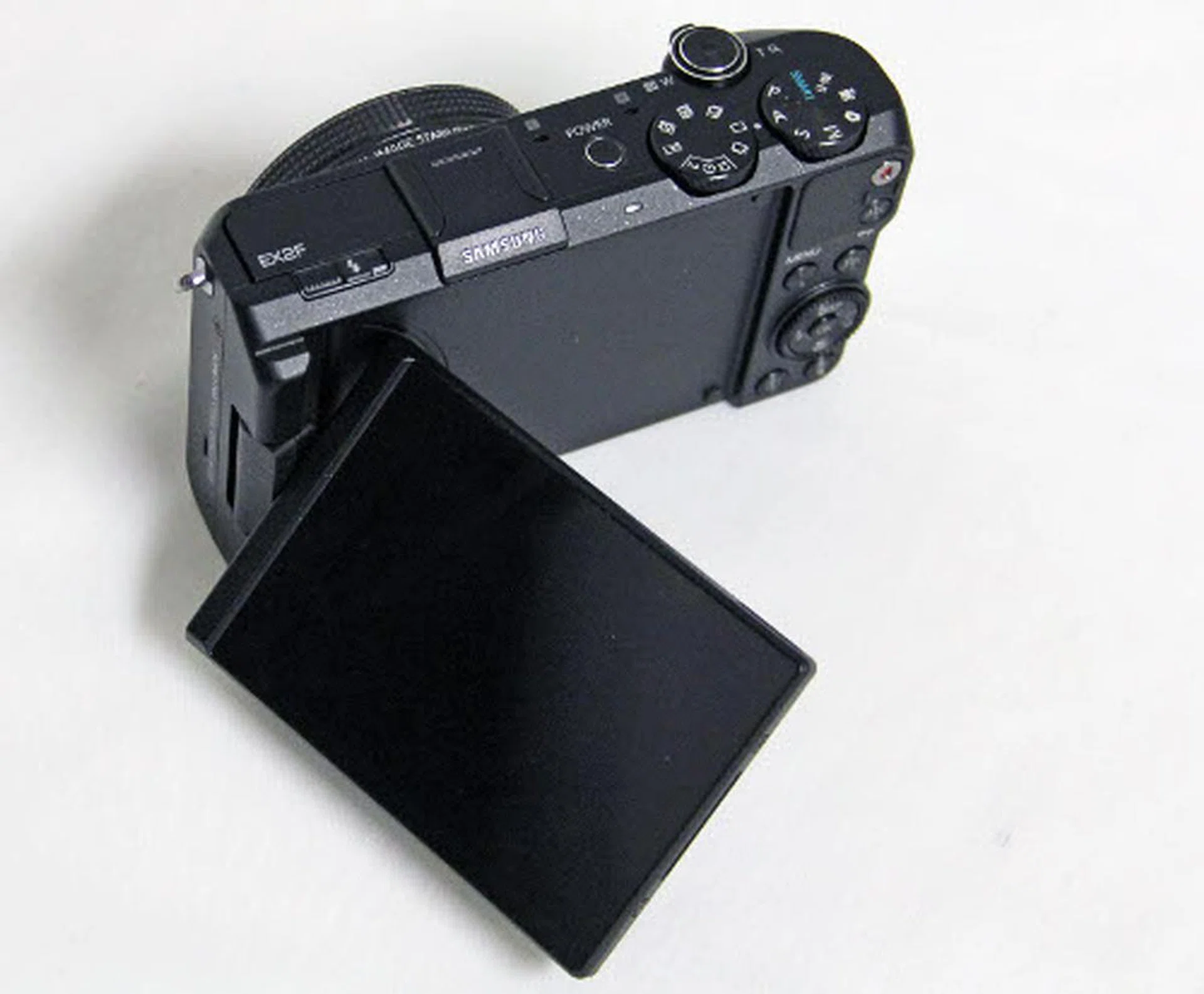 The screen swivels out for for more flexible shooting angles.