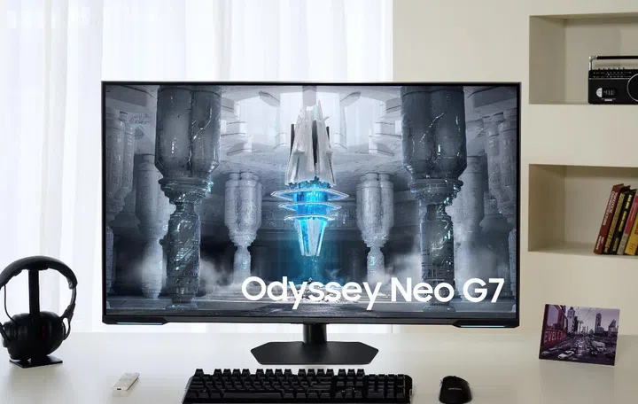 Make adjustments on the fly with the help of the Game Bar. Image source: Samsung.