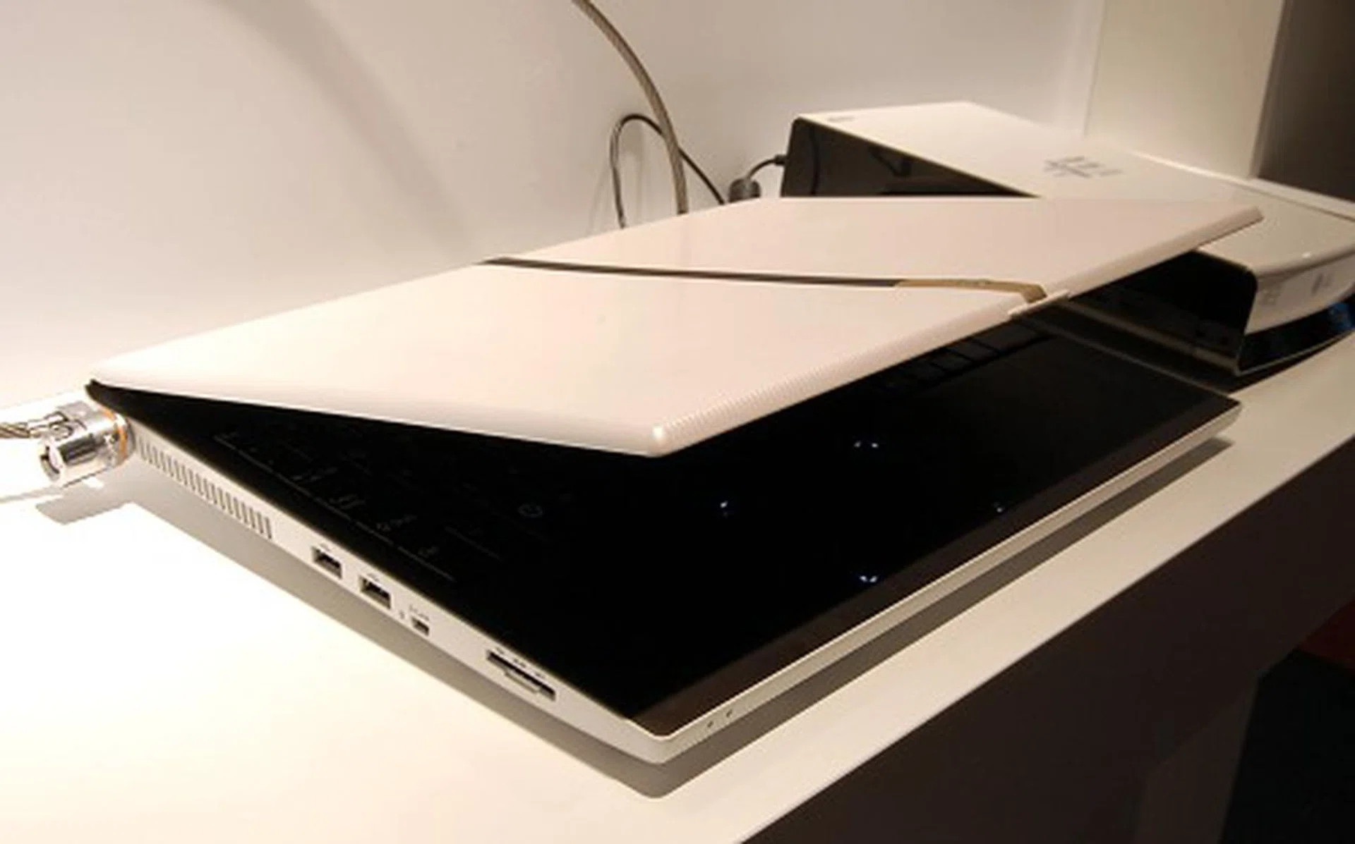  This is LG P510 and is an equally elegant notebook  