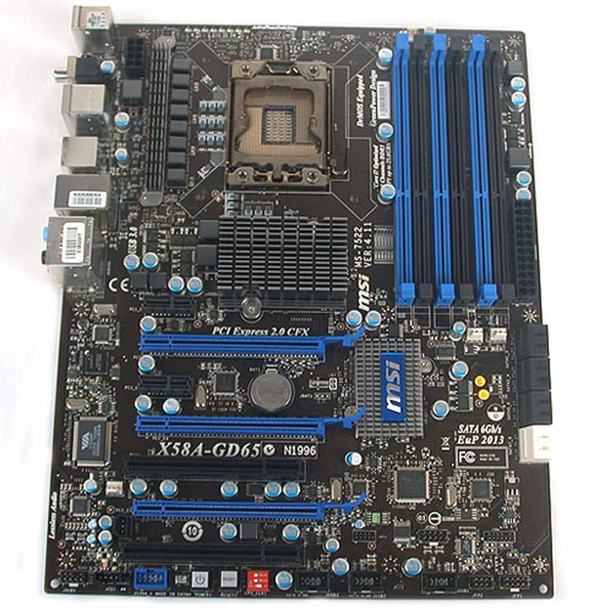 Compared to the two boards from ASUS and Gigabyte, the X58A-GD65 from MSI felt the lightest. It's however the same, ugly brown PCB with blue and black to differentiate the various expansion/DIMM slots.