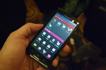 The Fujitsu Arrows ES IS12F is powered by Android 2.3 and has a single-core 1.4GHz processor underneath it.