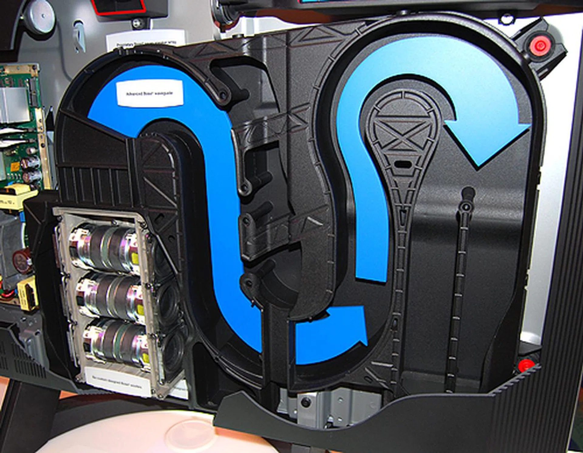 The Waveguide is not new, in fact, it is the same technology that is employed on their flagship SoundDock 10. Basically, what it does is make bass sounds even fuller and richer while keeping it controlled and precise.