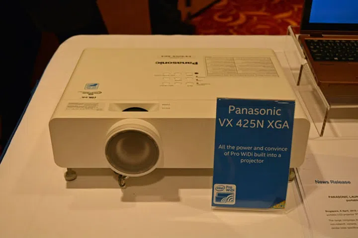 Panasonic VX 425N XGA.