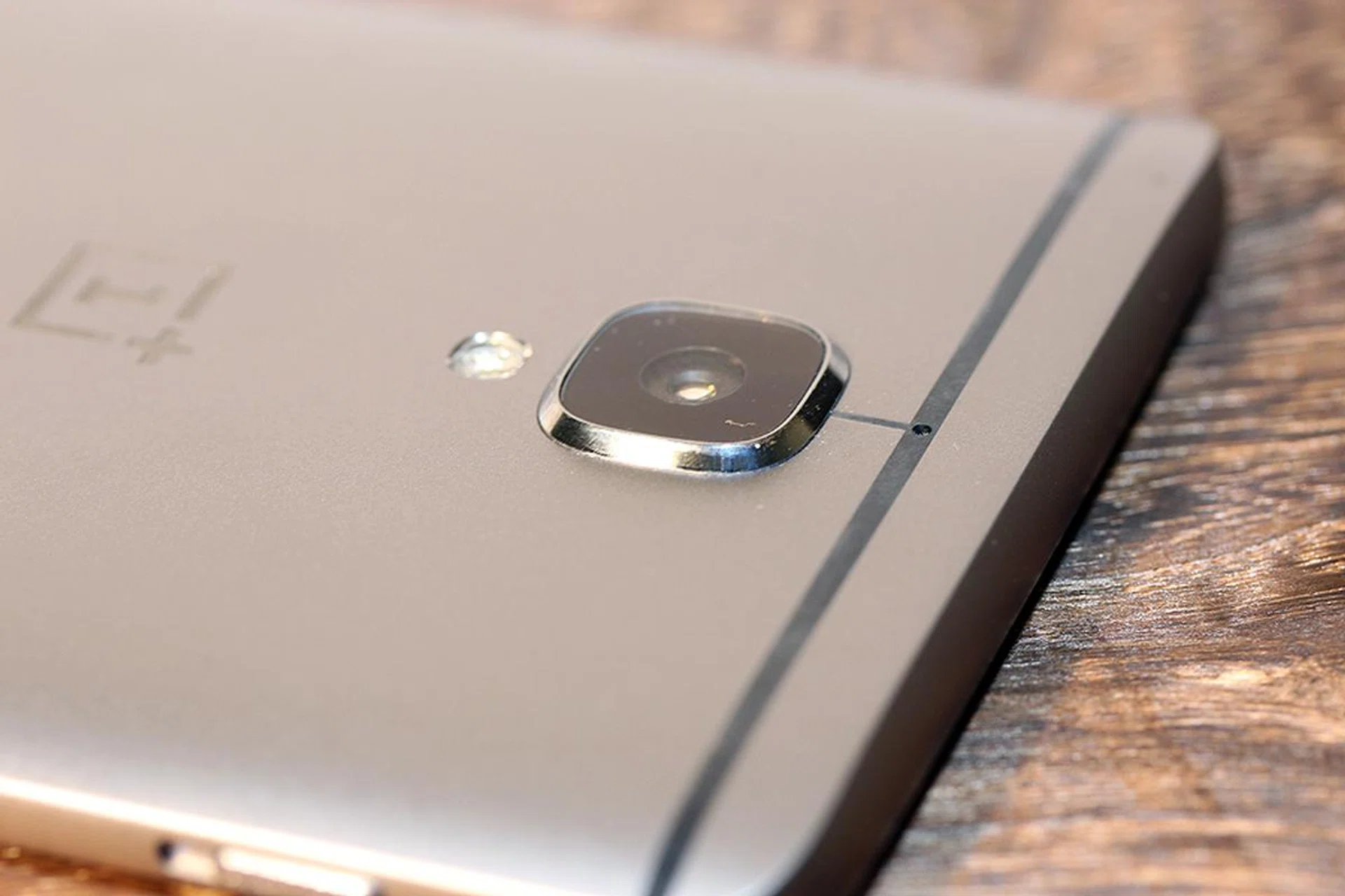 Looks like the bump on a Galaxy phone, no?