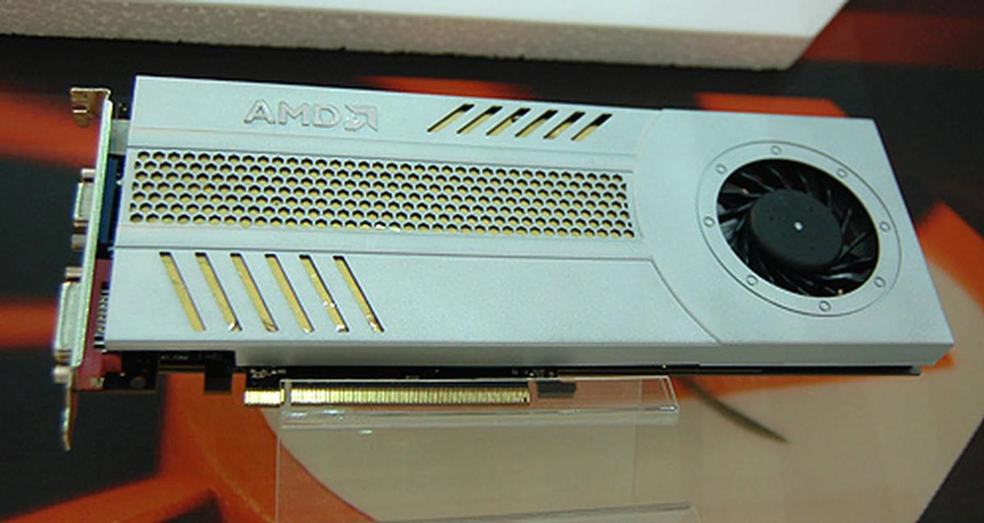 This is a single slot Radeon HD 5770. We really dig the off-white colored cooler.